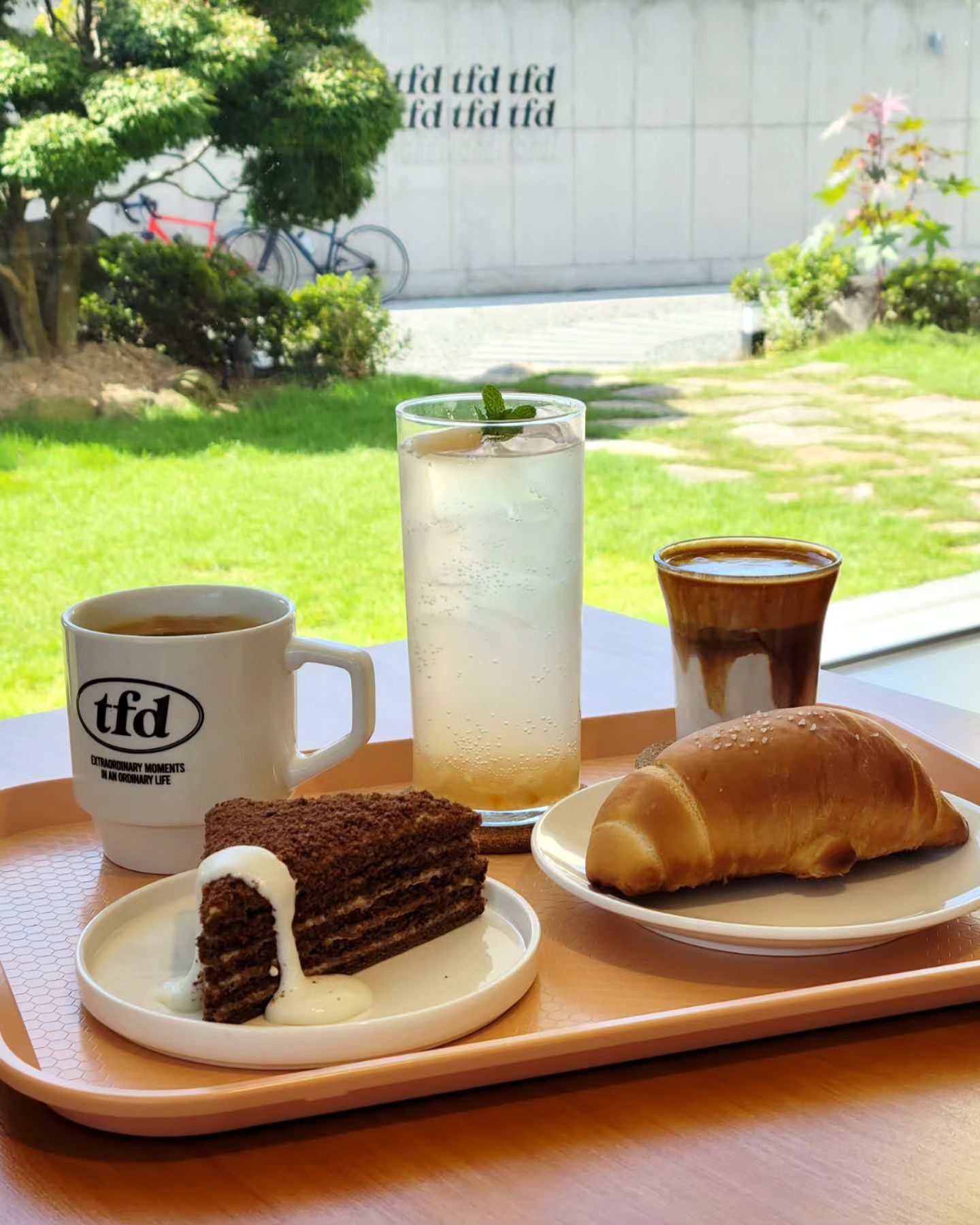 #카페

TWO FOLD in Hanan

#투폴드 #함안카페 #coffee 
#desert #cafe