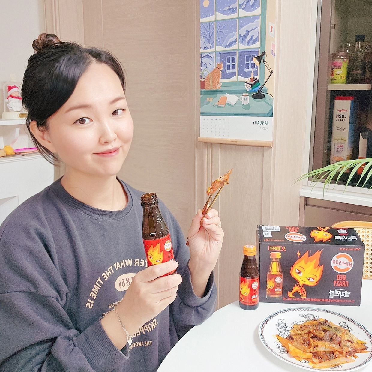 #협찬
 
요즘 맵부심 매운 맛 열풍이자나요~🔥🔥
비타500에서 최초로 매운맛 비타민C음료 출시했어요!
엘리멘탈의 원소 '불' 캐릭터 앰버와 콜라보레이션으로
패키지 디자인부터 MZ 시선강탈이자나~ㅎㅎ
.
비타500 레드크레이지는 첫 맛은 상큼한 비타500인데,
혀에 닿았을 때 느껴지는 알싸한 매운 맛과 뒷맛은 깔끔해요!
매운 맛이 오래가진 않아서 은근 중독성 있더라구요~
.
✔️지금 비타500 레드크레이지 챌린지 EVENT 진행중♩
3단계에 걸쳐서 비타 500 레드크레이지를 
활용한 챌린지 이벤트를 진행하고 있는데요!
.
각 단계별 챌린지 참여자 중 추첨 통해 경품 증정!
챌린지 전 단계 참여 시, 참여자 중 추첨을 통해 
에어팟 맥스, 신세계 상품권 10만원권 증정한대요!
.
✔️레드 크레이지 챌린지 EVENT 3단계!
📍참여방법 : 이미지/텍스트/영상 관계없이 자유롭게 참여가능하며,
#광동제약 #비타500 #레드크레이지 필수 해시태그와 함께 업로드하면 되요!
📍경품: 추첨을 통해 야놀자 30만원 상품권 증정!

매운 맛 모두 함께 즐기기 이벤트에 저도 참여해봤어요!
이열치열! 매운 맛에는 매운 음식과 함께 즐겨야 제 맛이죠~
매운 음료와 매운 불족발 조합이라니 완전 신선하고 재밌네요~ㅎㅎ
맵부심 있는 잇님들이라면 지금 참여해보세요~🙂
.
vita500_official
#광동제약 #비타500 #레드크레이지 #비타500매운맛 #비타500레드크레이지 #매운맛비타민