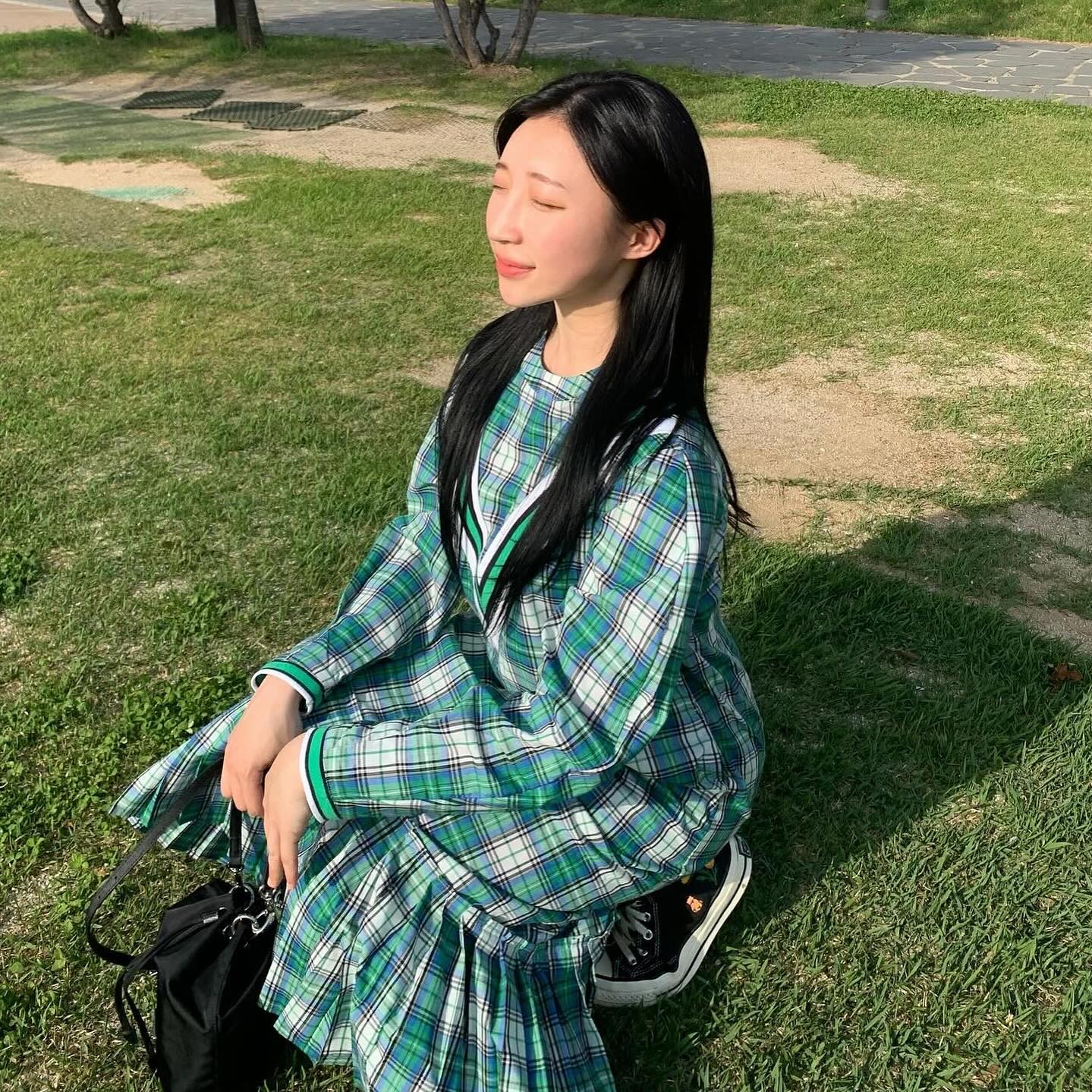 thestudiok_official 
예쁜 원피스 입고 한적한 천안 산책하는 주말 최고의 행복..🤍

bosso_75 가 선물해준
봄을 담은 커스텀슈즈까지 장착하고
제대로 봄 만끽하기☀️🌼✨

근데 혹시 봄 아니고 이제 여름인가...?