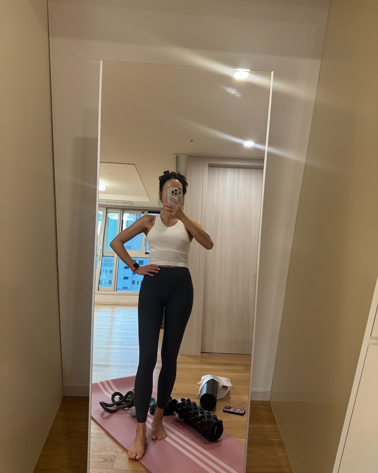 🔥림프순환운동 마지막 프라이빗 수업 3시간 불태웠다

아무리 마사지를 받아도 뭘해도 당췌 붓기가 안빠지신다고 
클래스가 다시 열리길 거의 일년을 기다려주시며 
꽤 자주 안부 물어주던 회원님을 위해 
큰맘먹고 수업을 해 드렸다. 

나까지 온몸에 붓기가 빠져 나쁜것들이 싹다 빠져버렸네!

쌩카로 찍었는데 특수 거울이기때문인가? ㅋ
왜 창문이 찌그러지지? 

감사하고 보람된일.
난 늘 그런일을 하고 그런 마음을 가지고 살았던 사람이라는걸 
잊을뻔 했어. 

감사합니다🙏🏻

자세가 씩씩하군... 

#림프순환운동 #요가강사 #lululemon #룰루레몬 #붓기빼는법