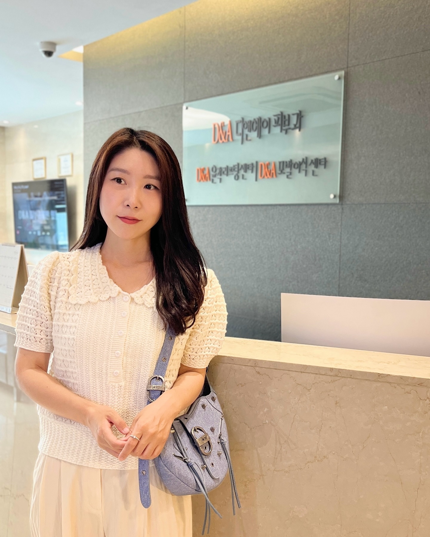 한 달에 한 번, 나를 위한 뷰티데이!
인어젯원조로 알려진 디앤에이 피부과에서
인모드포마 2회차 받고 왔어요
통증은 거의없고 뜨끈하게 열감만 느껴져요
약간 붉어지는기는 하는데 금방 사라지고요
다운타임 없이 리프팅 관리 쌉가능!

#압구정인모드 #인어젯 #인어젯원조 #써마지
#울쎄라 #울써마지 #튠모드 #쥬베룩