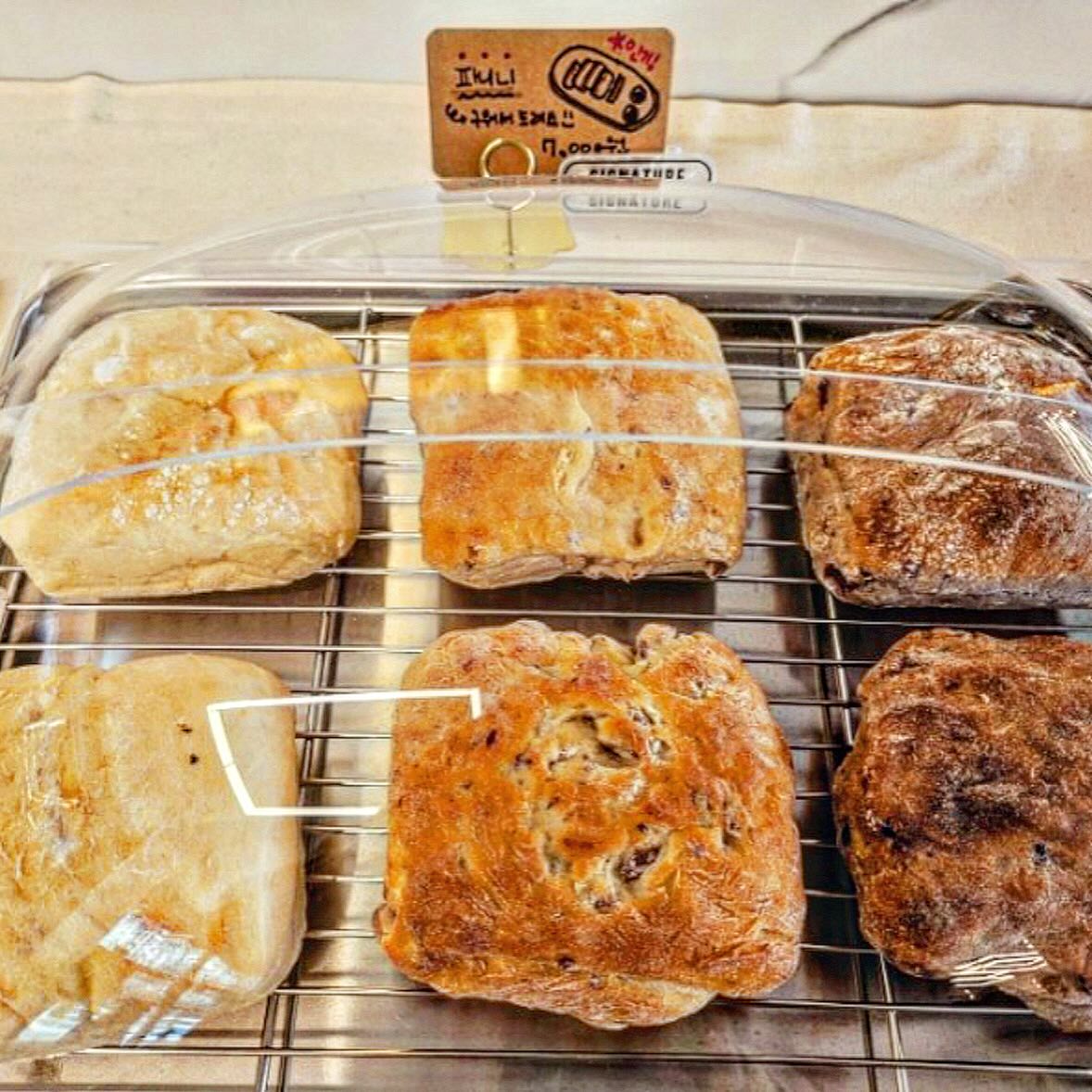 #협찬 뷰가 맛있는 석모도 신상카페💚
쉬고 싶을 때 강화도로 떠나버리기!
바다뷰 받고 노을뷰도 이쁜 곳!

커피와 티 종류도 다양하구
크롸상, 치아바타 등 베이커리류와
직접 매장에서 만드는 젤라또까지!

주말 나들이나 근교 데이트 장소로
넘 좋은 선택일 것 같아요☺️
.

📍 라두두 카페
인천 강화군 삼산면 삼산남로 887 2층

.

.

.

#협찬 #석모도카페 #석모도맛집 #석모도여행 #석모도가볼만한곳 #석모도애견동반 #석모도뷰카페 #석모도핫플 #석모도뷰맛집 #석모도낙조 #석모도노을 #강화도카페 #라두두 #강화도여행 #강화도커피맛집 #석모도커피맛집 #주말여행 #커플여행 #석모도애견카페 #강화애견카페
