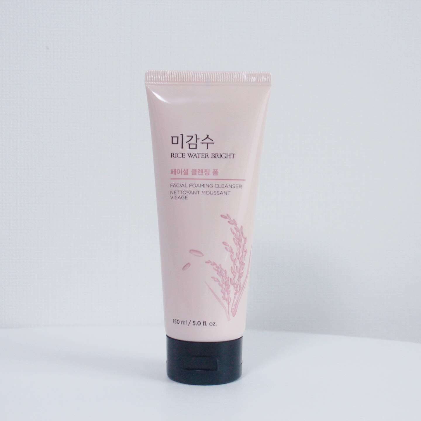 #협찬
 
 
어릴적에 쌀뜨물로 세안하면 피부가 좋다는 말에 
엄마가 때때로 물을 받아줬었는데요. 
 
이런 쌀뜨물 컨셉으로 만들어진 더페이스샵의 미감수💚
 
약알칼리성 클렌징폼으로 폭신하고 쫀쫀한 거품이
세안후에도 자극없고 당김이 없어
무려 17년동안 사랑을 받았다고 해요.
 
말끔하게 피부를 닦아주는 미감수 폼클렌징이
드디어 올리브영에 입점했대요 👏👏👏👏
 
 
thefaceshop.official 
 
 
#더페이스샵 #미감수 #미감수폼 #쌀뜨물폼 #K클렌징 #세정력 #뽀득클렌징 #약알칼리폼 #갓성비 #거품 #촉촉 #깔끔세안