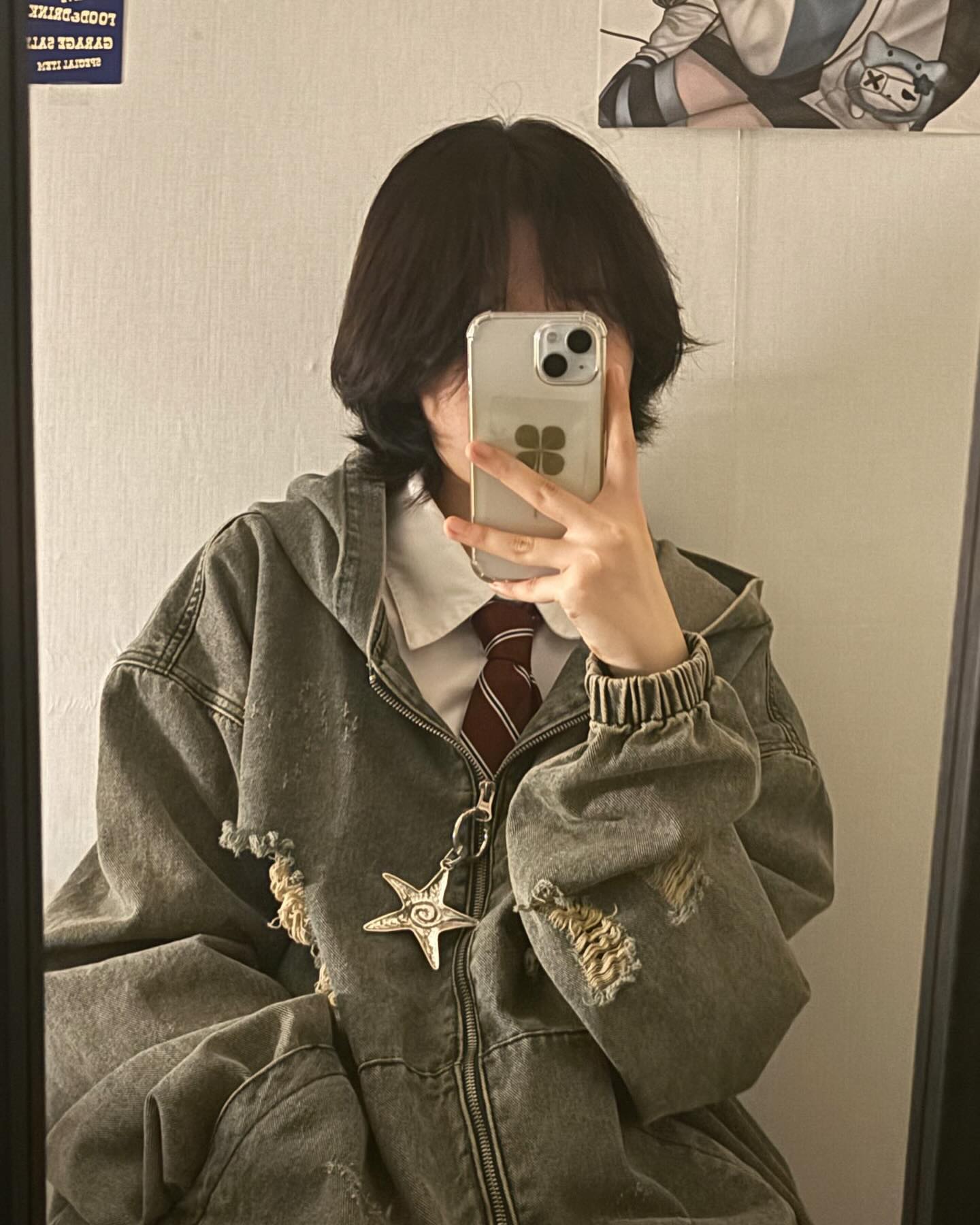 2024.10.07
[OOTD]
-
갈색+붉은색=가을
-
[옷정보]
셔츠 - 가바바 (G77597)
넥타이 - 무신사 스탠다드 (실크 레지멘탈 넥타이)
집업 - 히니츠키 (남녀공용 리언 빈티지 디스 데님 후드집업)
바지 - 크림뮤지엄 (렛트 딥 핀턱 트월 코튼 와이드팬츠)
가방 - ZARA
액세서리 - SIRENA
-
#ootd #옷 #옷스타그램 #옷코디 #코디 #가을 #가을옷 #빈티지 #가바바 #무신사스탠다드 #히니츠키 #zara #sirena #학생 #학생코디 #오늘의코디 #갈색