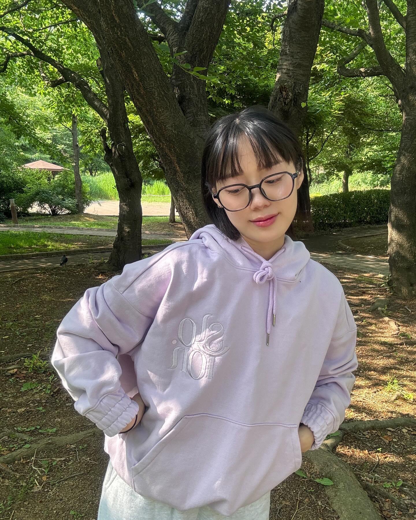 -
디자인, 색감, 핏 모두 완벽하다‼️
블랙, 베이지, 라일락 총 3가지 색상 중 저는 ”라일락 S” 착용했어용💜

그리고 완전 좋은 소식 👇🏻
6/1일부터 ~ 20일 까지 S/S시즌 제품 프리오더로 
무려 최대 35%할인 중인 sloyoon_official ❤️
제품발송은 6월3째주 부터 순차발송 입니당😊

#광고 #후드 #슬로윤 #슬로윤로고후디 #슬로윤퍼플후디
