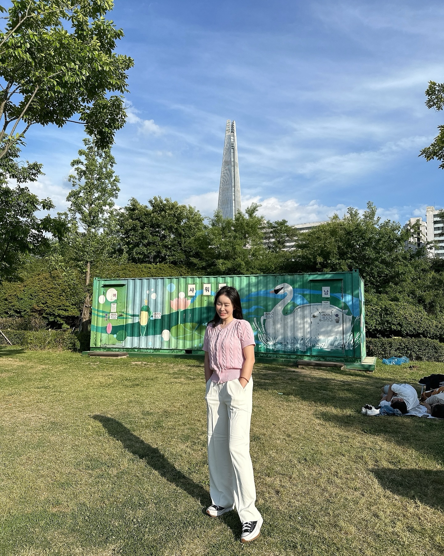 오늘 날씨 대박✨
시원하고 햇빛쨍쨍이면 집에 있을 수 없죠!

한강 다녀왔는데 별거 안해도 재밌어요🥰

오늘 코디는 밴딩이 있어 편은한 로잉슬랙스! 요즘 저의 교복입니다~

loing_official
#로잉 #오피스룩 #출근룩 #밴딩슬랙스