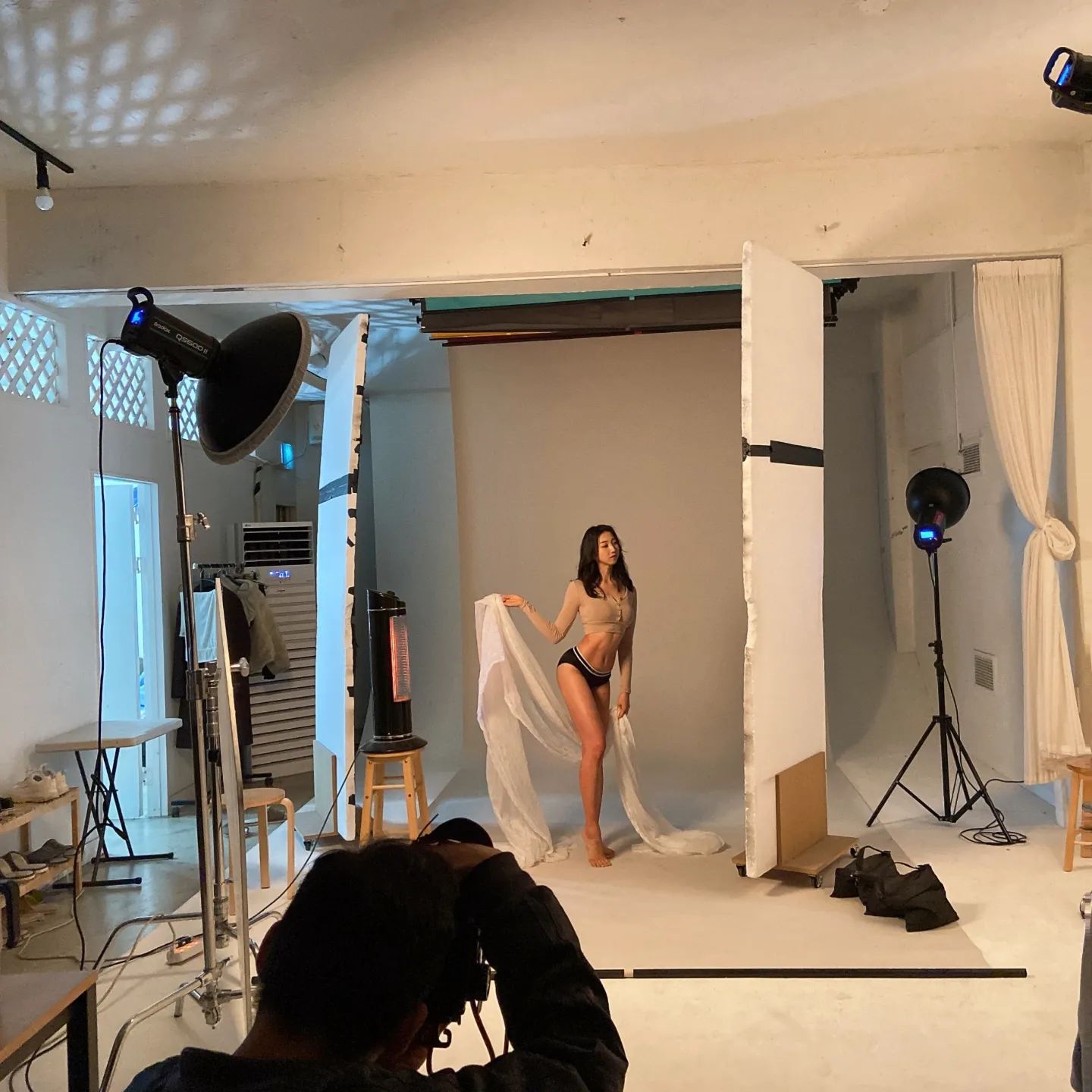 남친이 찍어준 바프 현장사진✨️
든든한 지원군 덕분에 찐으로 즐거웠어요! 

작가님께서 찍어주신 원본도 받았는데 
어떻게 5장만 고르나요.. 난 못골라😿

인생 첫 바프를 for.studio 와 함께해서 
너무 다행이라는 생각이 들어요 >< ❤️
차근차근 원본과 보정본도 올려볼게요!
