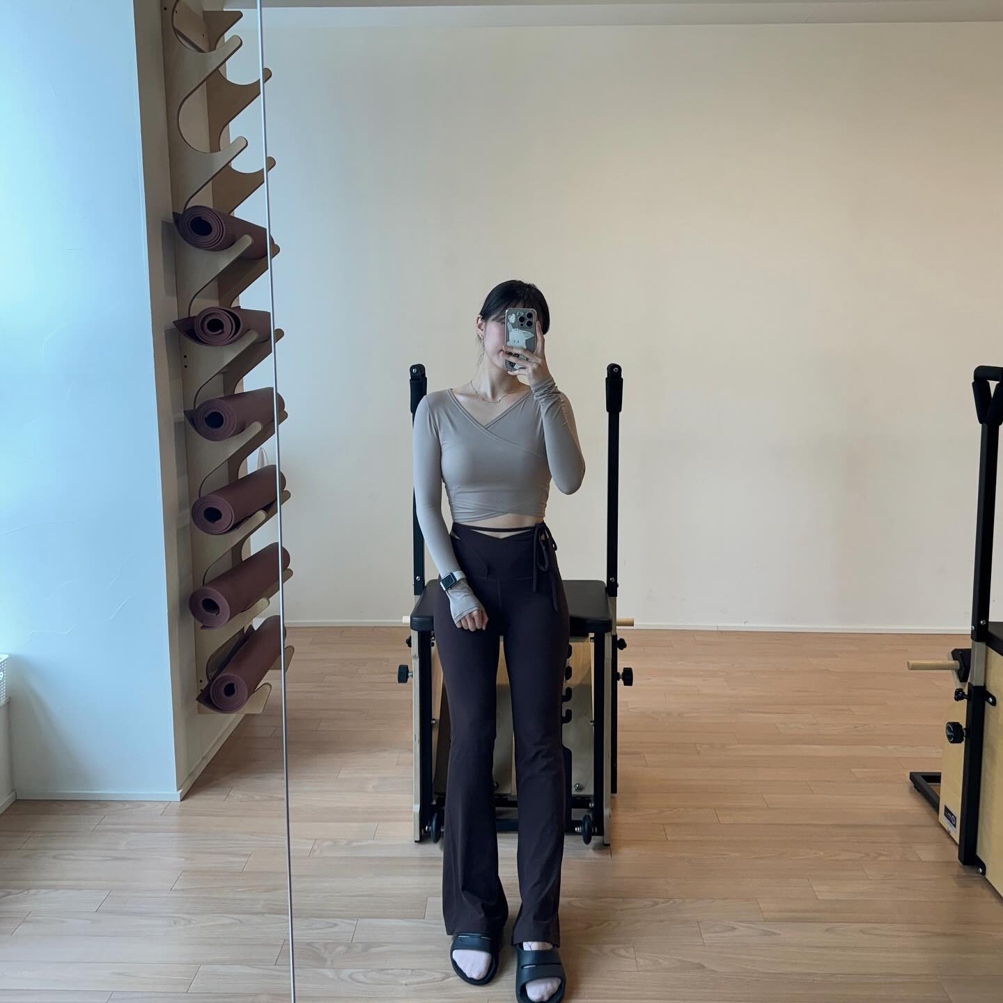 수요일 출근룩일기 🤎🧸🤎

상의 : 그란데라인 grandeline.official 
하의 : 룰루레몬 lululemonkr 

#필라테스복 #필라테스룩 #필라테스강사 #창원필라테스 #중동필라테스 #언니네필라테스 #언니네필라테스중동점 #창원 #셀카 #셀피 #데일리
