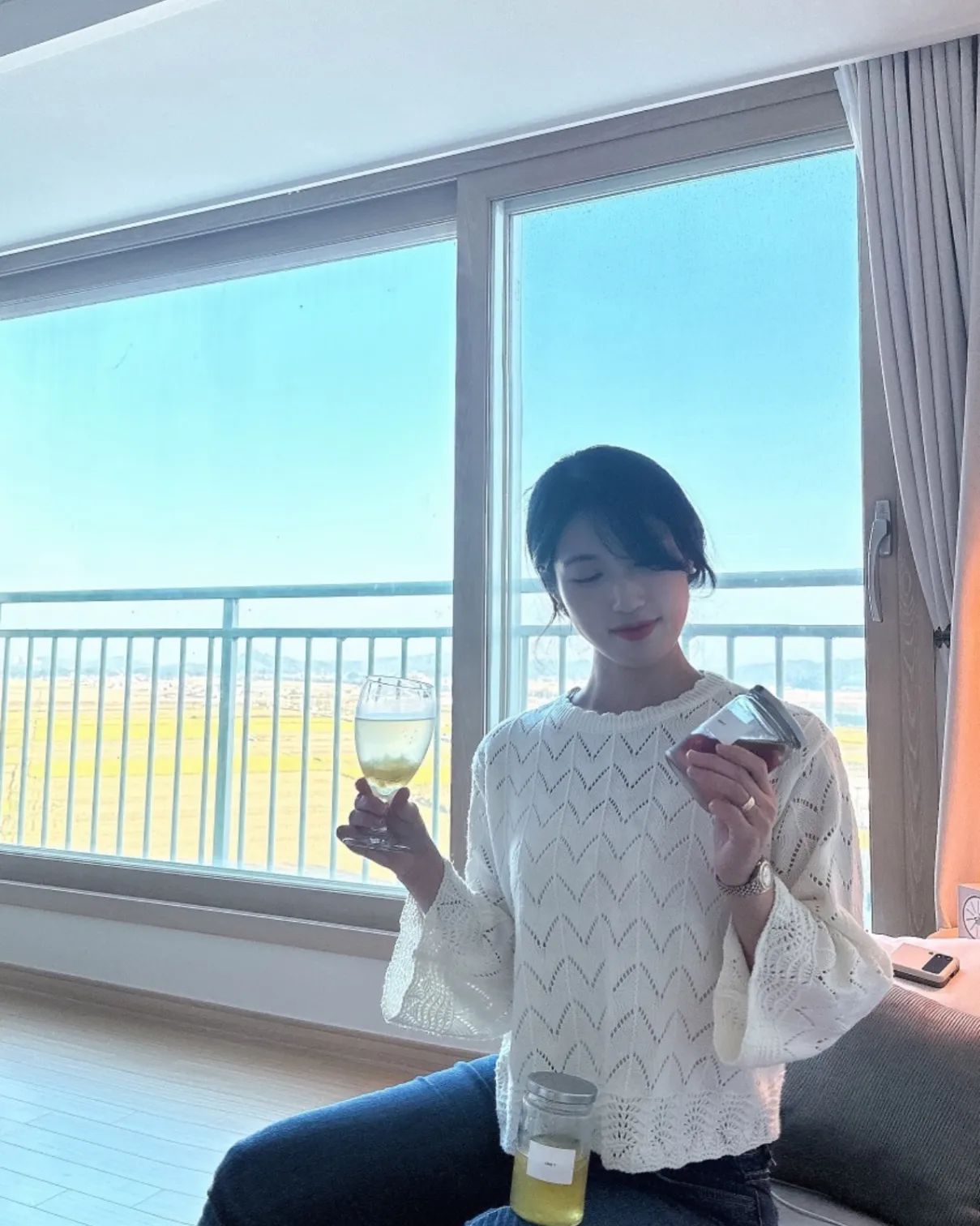 지인 덕분에 먹어본 과일청
요즘 빠져버렸어요>_<

인친님은 요즘 빠진게 뭐가 있나요?😘

저는 상콤한 맛으로 기분좋게 하루보내기🍋

Tip
✔️ 요거트랑 함께 먹어두 좋더라구요 
✔️ 탄산수랑도 찰떡궁합❣️

[About]
https://m.smartstore.naver.com/helloabout

#선물추천 #과일청 #수제청 #수제 #과일청맛집 #about #helloabout #토마토바질 #토마토바질청 #레몬라임청 #레몬라임 #홈카페 #카페 #카페저리가라 #상큼 #상콤 #탄산수 #명절선물 #맛잘알 #맛집 #데일리룩 #데이트 #손님 #손님대접 #요거트 #찰떡궁합 #인친 #맞팔 #선팔 #좋반