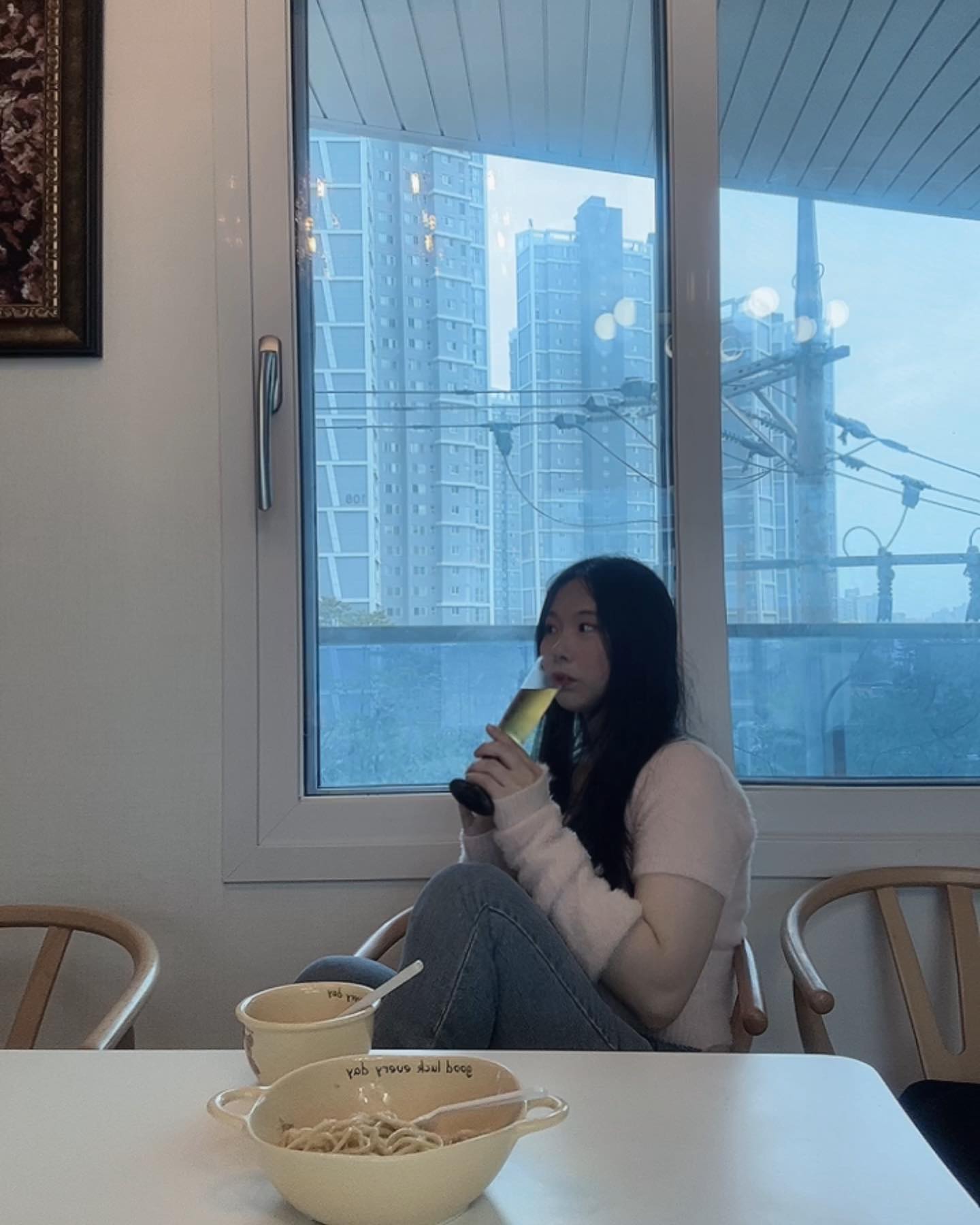 제이엘렌에서 귀여운 접시와 와인잔을 보내주었어요₍ᐢ..ᐢ₎♡̷

버터색 그릇에 그려져 있는 곰돌이가 너무 귀엽쟈나,,👀
숟가락은 고양이 발양갱이 그려져있는데
먹는내내 저까지 귀여워지는(?) 느낌,,❤️( ›_‹ )

현재 신제품 출시로 오픈 이벤트까지 하고 있으니
한번 구경하러 오세요! 
.
.
.
https://m.jeelaine.kr/?fbclid=PAAaYbmIJeMGPRaD9RLOZDNUsHopVpjCdpYGA1w-KfHv2q_cw9JmvZB2Drtzk