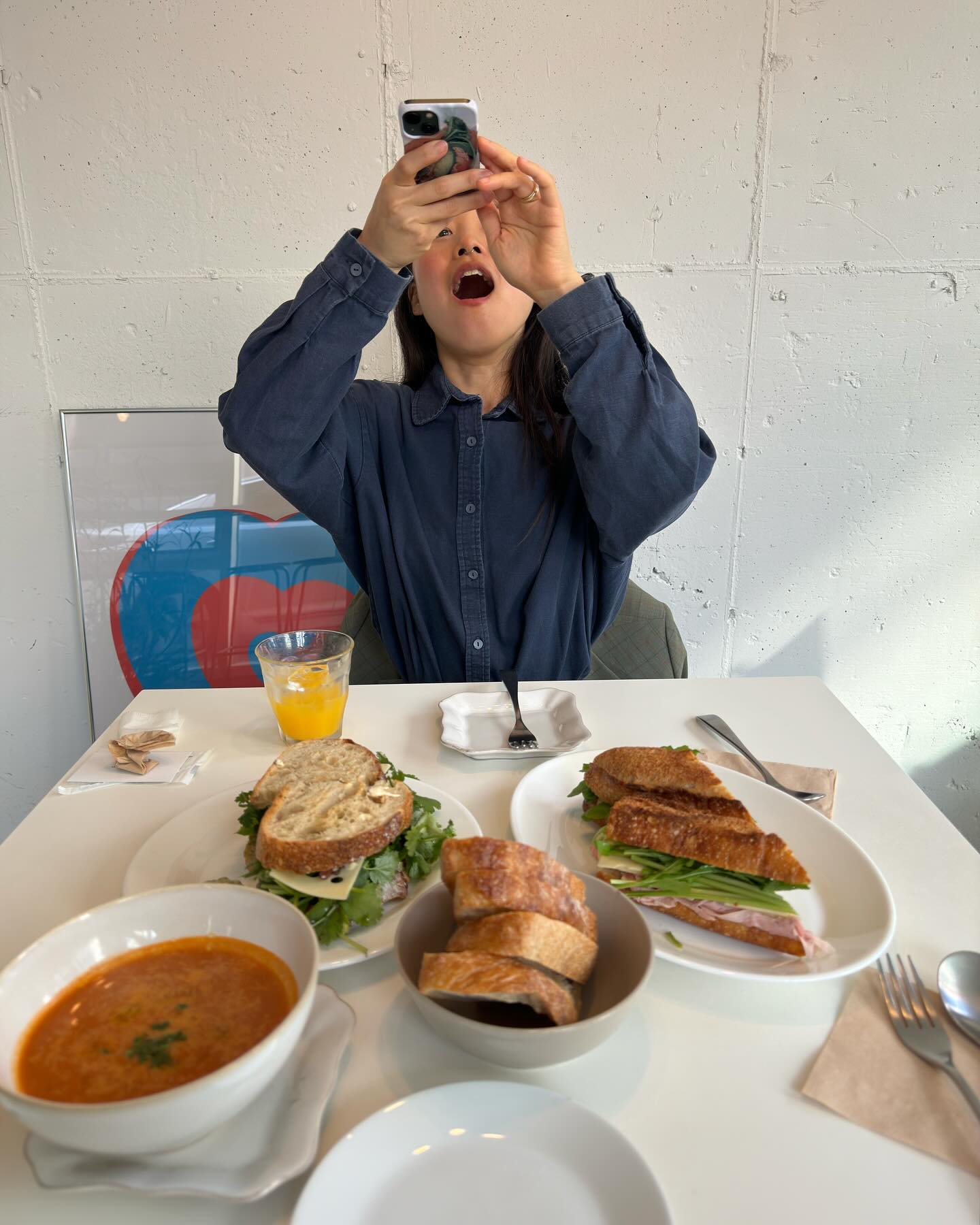 🧤

12 한국와서 먹은 바게트 중 가장 맛있었던 oriet.oriet.oriet 
그리고 첫 샌드위치에 신이 잔뜩 나버린 나.
3 Bubb는 [법]이 아니라 [버업으]... 법 하나 써 있는 게 넘 웃김
4 마을버스가 이제 모두 전기버스라니!
5 드레스를 위한 먼 여정
678 호주 친구들 오면 데려갈 곳... 내가 거의 매일 출근하는 곳  somuchlove_coffee 
9 케인이랑 노는 게 젤 재밌다 세상에서 제일 웃김