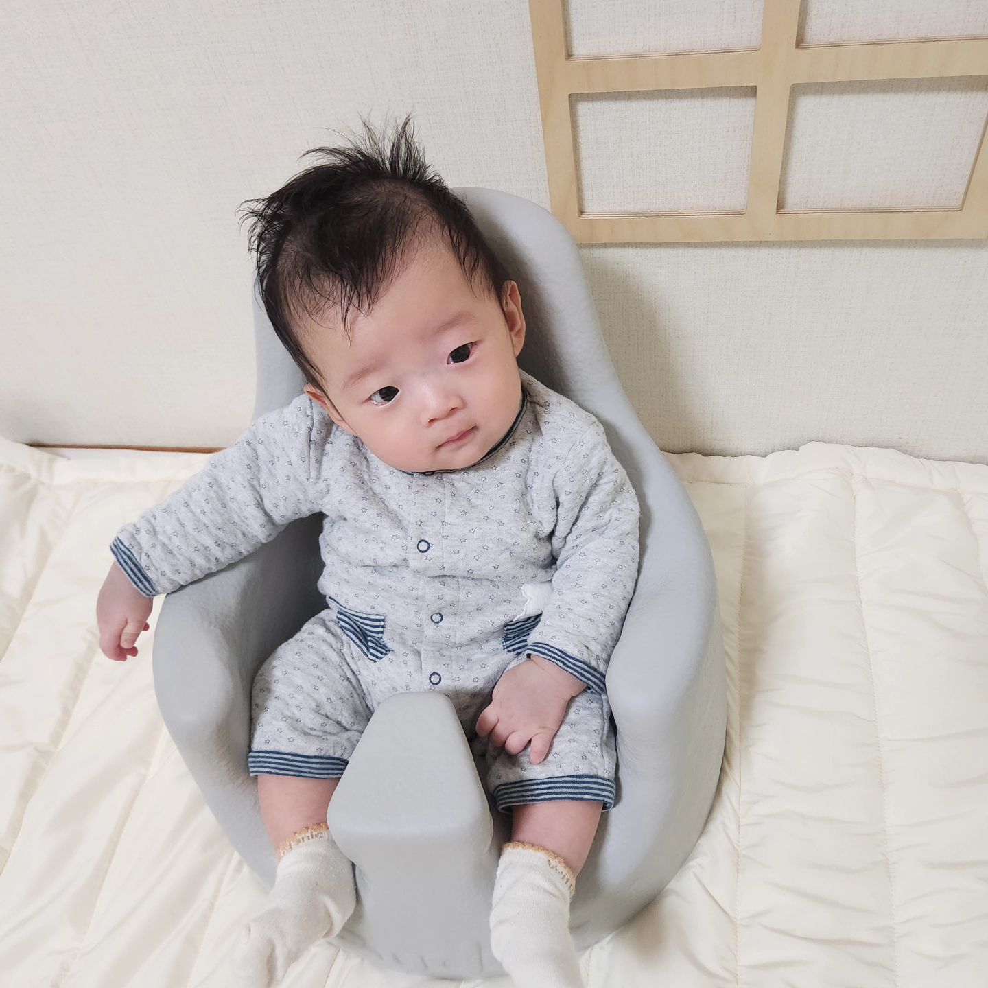 자세가 세상 편해보이는구만!!><

#귀여운아들
#우리집막내
#3개월
#곧100일