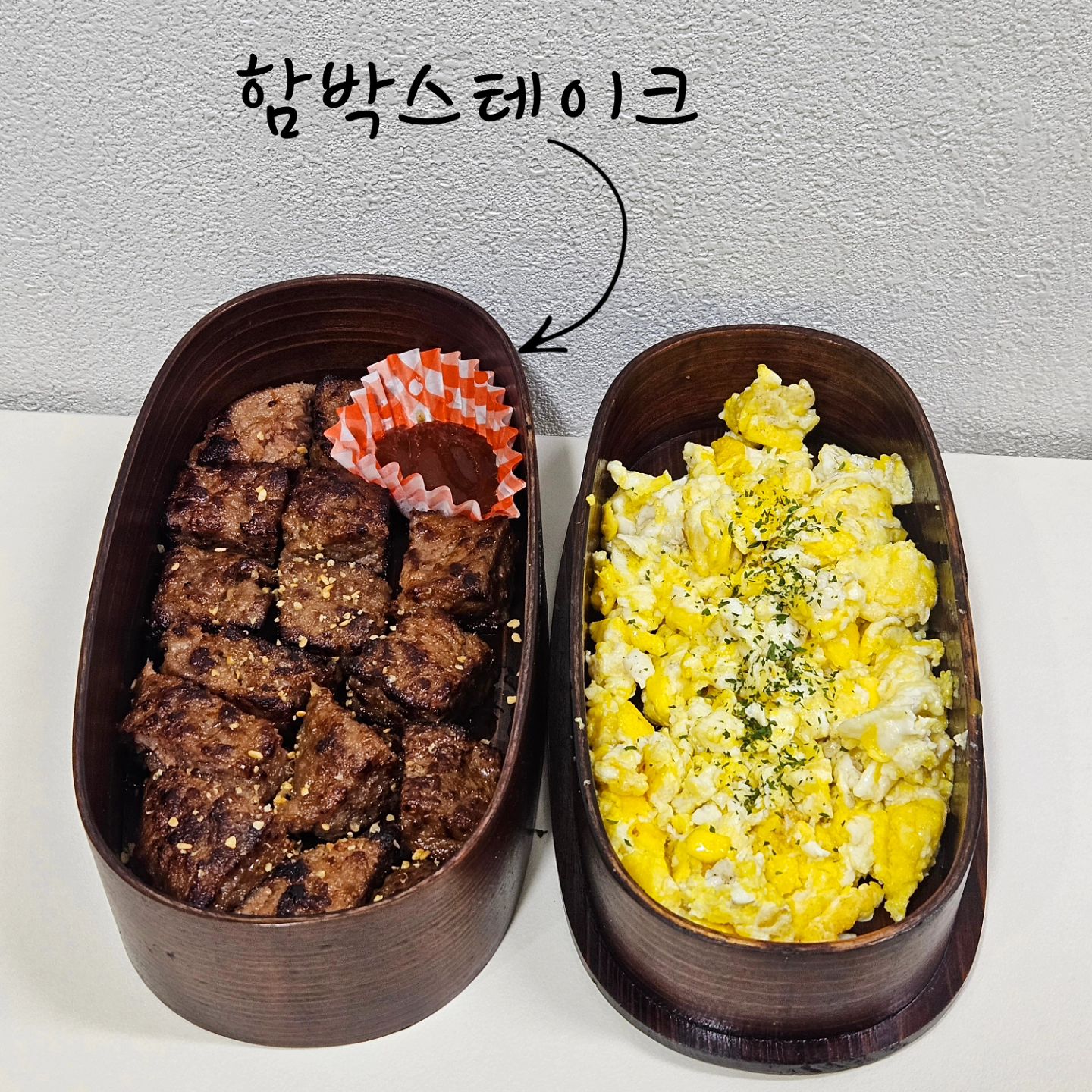 #협찬 
오늘은 남편 점심도시락으로 함박스테이크를 해주었어요:)
포천장인 갈비 함박스테이크인데요:)
이거 하나면 한끼 순삭이잖아요! 가성비 최고더라고요.

순수 소고기로 만든 함박스테이크고 간장베이스의 포천이동갈비 전통 양념을 넣어서 감칠 맛을 더해주니 강추드리고

일반 소지방이 아닌 갈비살을 이용하여 육즙과 식감을 모두 잡았어요!🩷

https://smartstore.naver.com/foodjang1/products/10380730178 에서 구매 가능하십니다!

#푸드장 #함박스테이크 #떡갈비 #떡갈비추천 #함박스테이크추천 #저녁메뉴 #저녁메뉴추천 #점심메뉴 #점심메뉴추천
