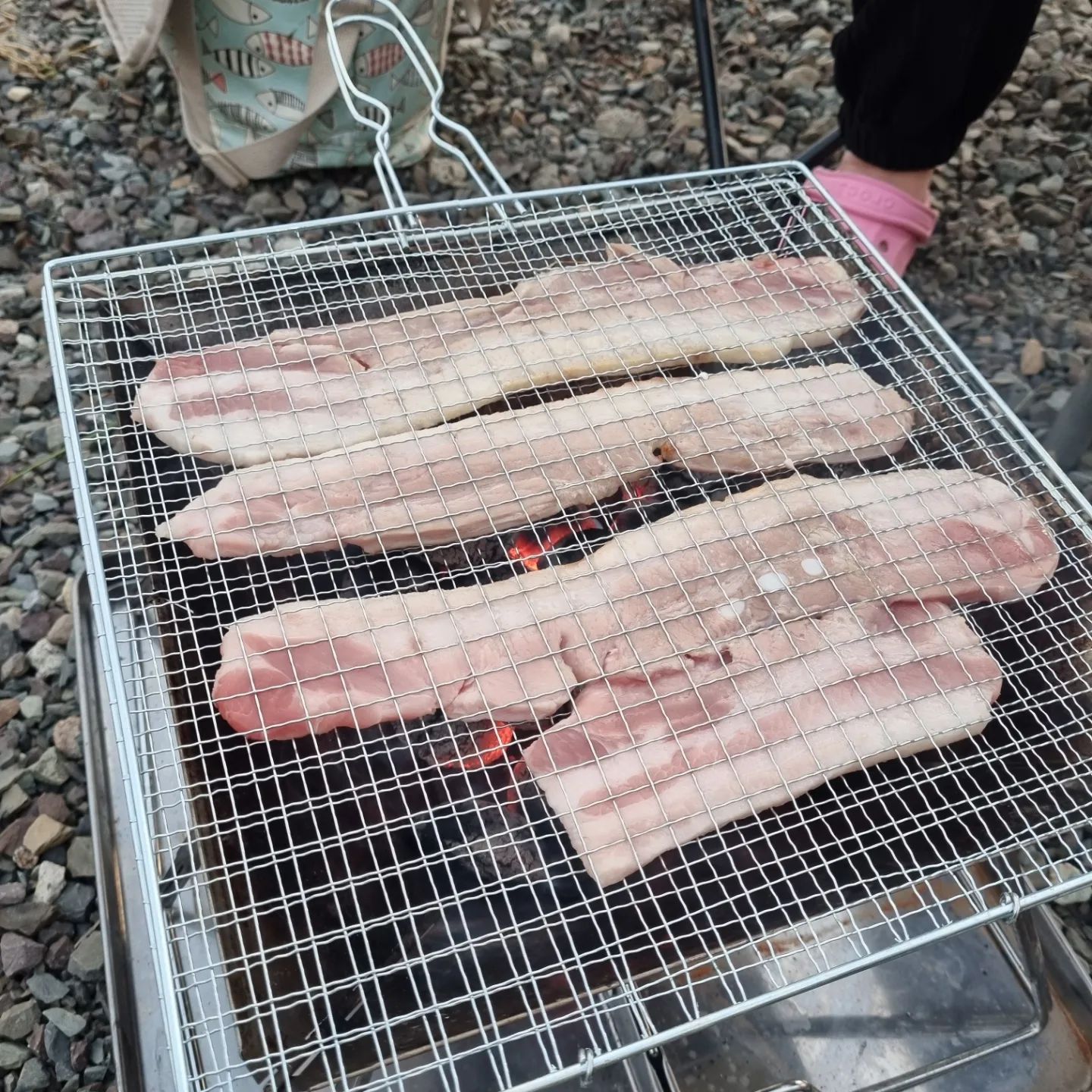 저녁😋
주구장창 묵고있다🤣🤣
찬조를 다들 해주셔서 넘나리 행뽁💜
. 
.
.
.
#평사하우스
#숯불삼겹살
#꼼장어
#한치
#저녁스타그램