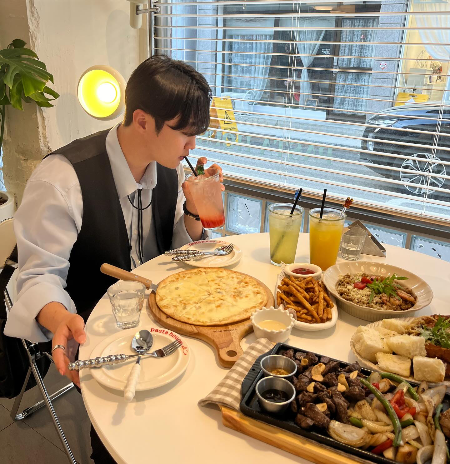 pasta._.house 

제가 아는 사장님께서 이번에 파스타집 오픈하셨습니다 !!!

서울,인천사람들 꼭 한번씩들 들리기 ! (맛은 찐 보장)

🏠 : 인천 부평구 신트리로22번길 16 1층 (파스타 하우스)
📍 : 11:00 - 22:30 (15:00~16:00) 브레이크타임