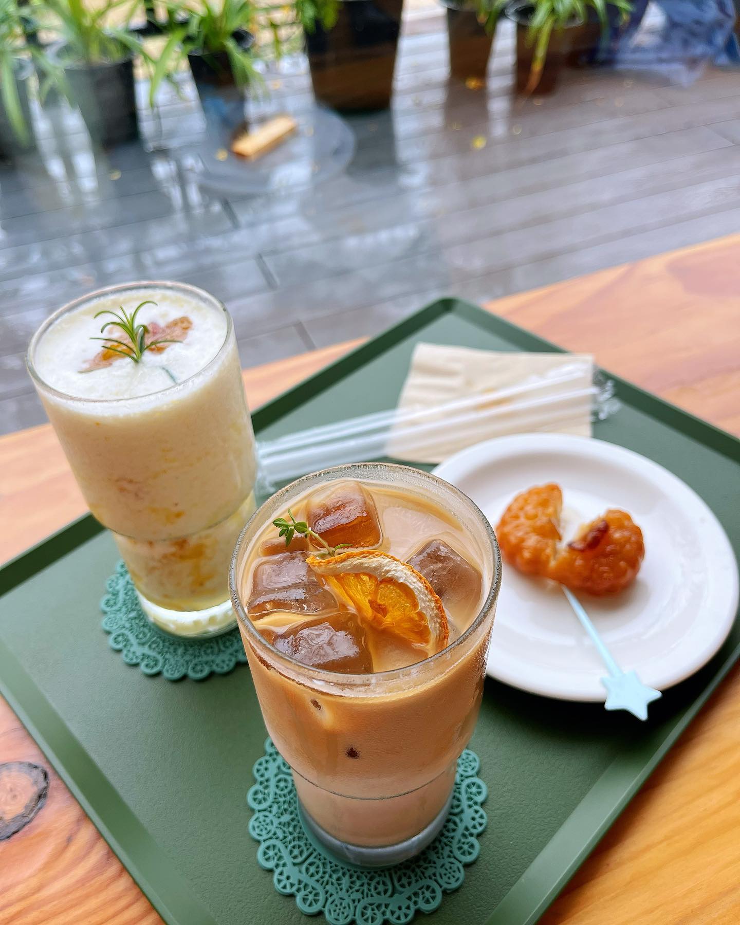 #경주카페 #보문애정원 ㅎㅎ #경주 #정원까페 

람이랑 #경주까페투어 #북군동펜션 마을에 위치한 너무 예쁜 카페 ㅎㅎ #유자요거트스무디 #인생밀크티 ㅎㅎ 

유자요거트스무디 왕 맛있 ㅎㅎ 
인생밀크티도 진짜 인생 #밀크티 ㅋㅋ

#수제약과 #수제오란다 아메도 맛있음 ㅋㅋ 

비가 톡톡. 빗소리 들으며 #북군동 마을 풍경 바라보며, 여유로운 쉼. 첫 날 너무 무리함 ㅋㅋ 뒷편에 #정원, 온실 #산책 ㅎㅎ

처음 본 #박각시나방 신기신기 ㅎㅎ 
흰둥이 예쁜 #앵무새 ㅎㅎ 힐링하고 갑니당 ㅎㅎ 
.
.
.
.
.
.
.
.
.
.
#북군동카페 #북군동맛집 #경주감성카페 #경주카페추천 #경주디저트 #경주디저트카페 #경주보문카페 #경주보문디저트카페 #경주보문디저트 #경주보문카페추천 #경주보문맛집 #경주여행 #보문카페 #경주보문단지