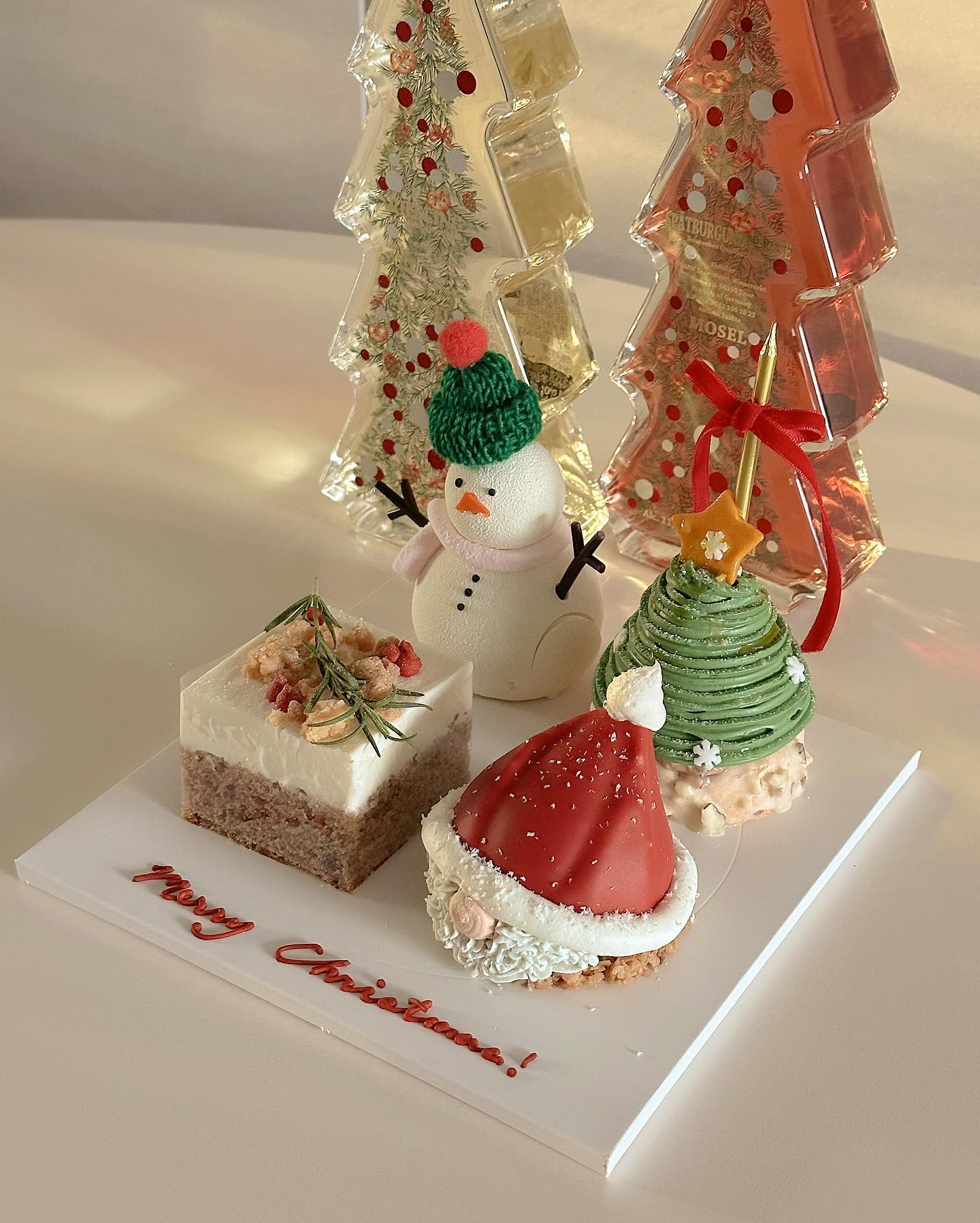 ::
𝓜𝓮𝓻𝓻𝔂 𝓒𝓱𝓻𝓲𝓼𝓽𝓶𝓪𝓼♥️
⠀
크리스마스 느낌 가득했던 갸또와 와인🎄🎅🏻☃️
모두 멜크🤍
⠀
⠀
⠀
⠀
⠀
#merrychristmas #happyholidays #메리크리스마스