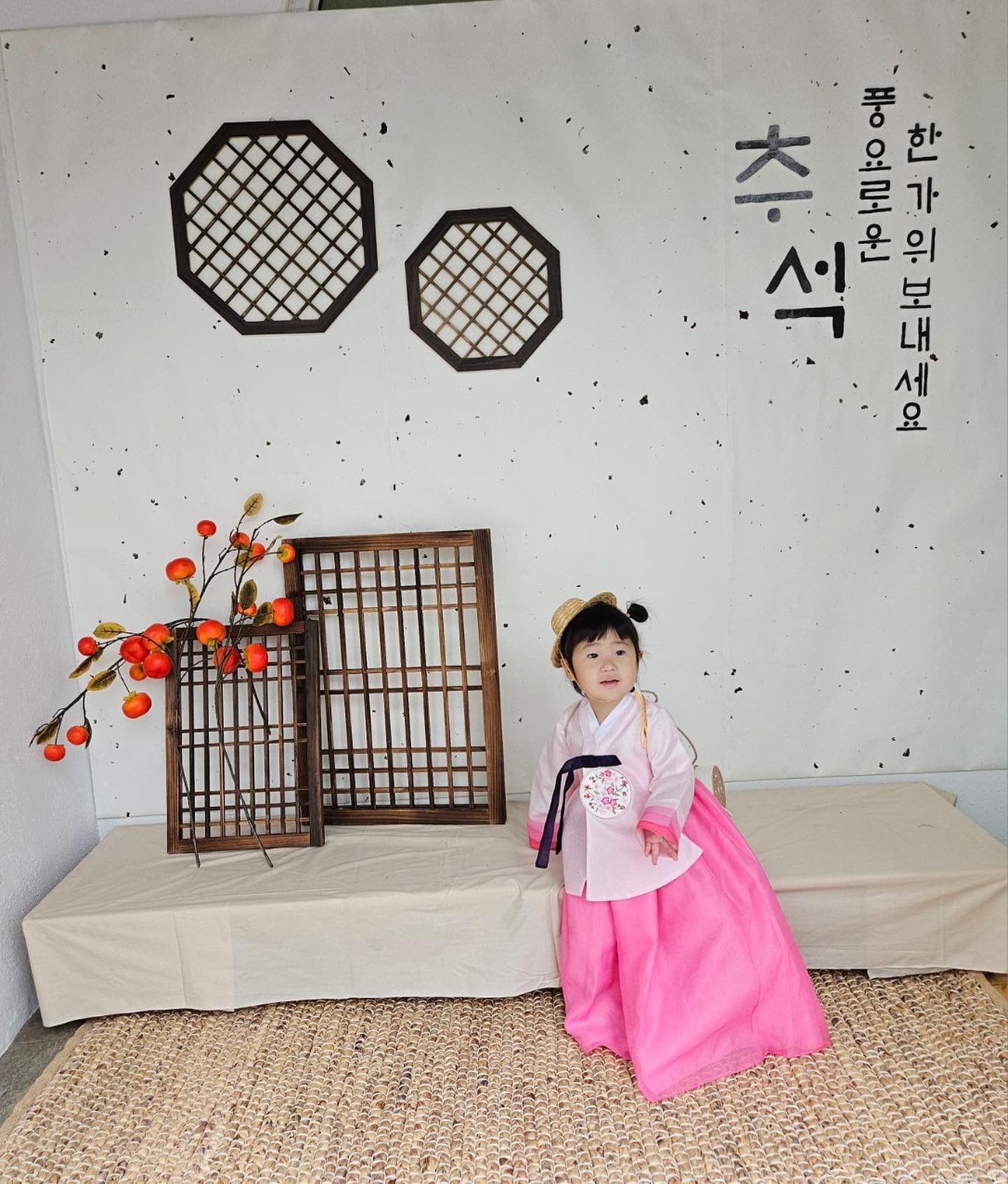 #봇짐장수 

한복 입은 딸랑구 넘 이쁘네

#딸랑구그램 #❤️
