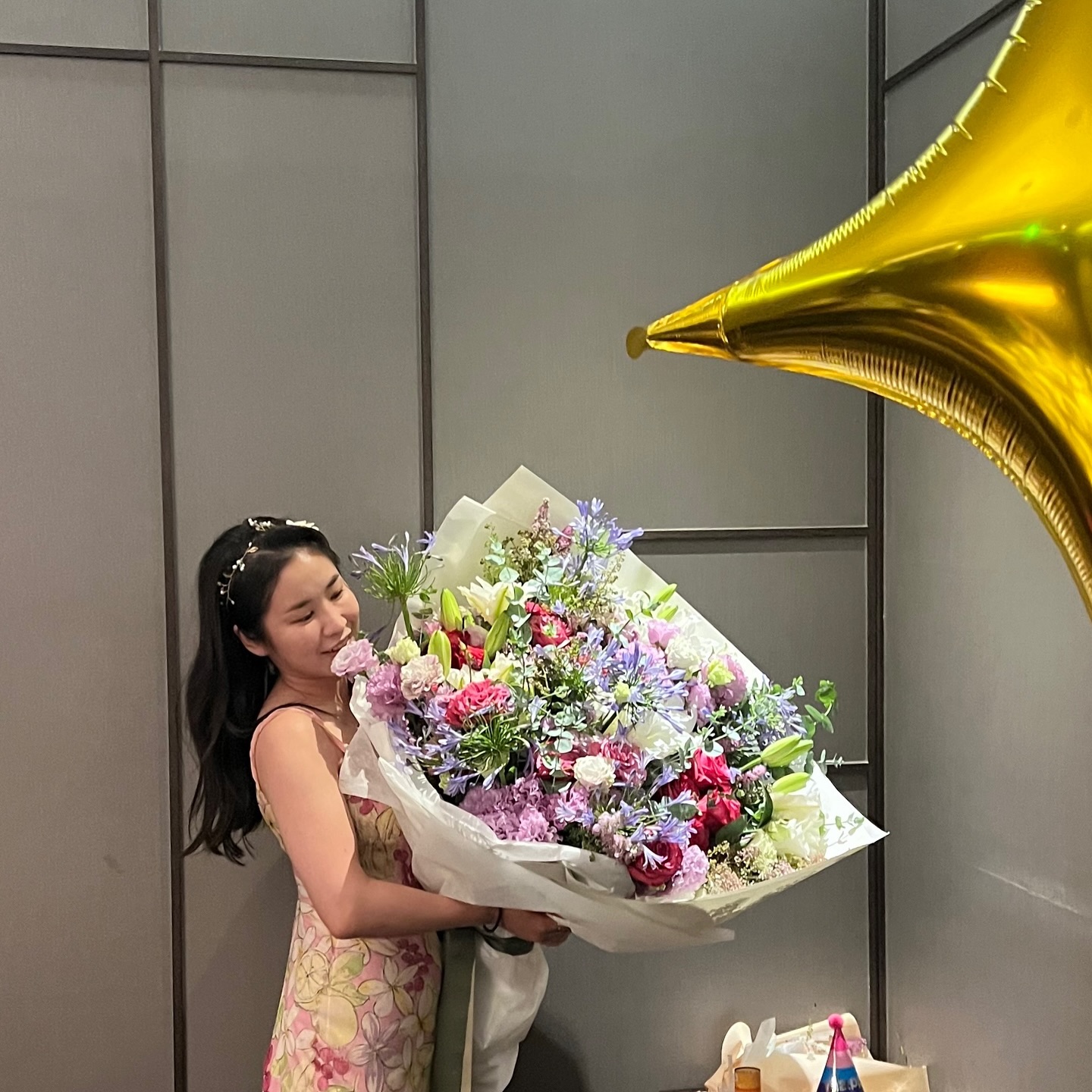 이번에 다녀온 #청담몽중헌 
가족모임이었어서 인원수가 많아 룸으로 준비했는데! 역시 룸으로 하길 잘한 선택이었슴당🤣 역시나 우린 너무나 많이 웃었고 말도 많은 가족이라🤣 루이나 하나 아르망디 하나 챙겨서 마시고 역시나 양이 모자라서 고량주 하나 더 추가😘 

아르망디는 역시 아르망디였습니다🥹 #아르망디골드 케이스부터 고급짐이 그냥 아주 철철 흘러나오고 오픈하자마자 진한 아로마가 진동을 하더라고요…피니시도 길게 남아 식전에 마시기 너무 좋았지만 개인적으로 식전보단 식후에 마셨으면 더 마무리가 좋았을 듯 싶었습니다🥂그래도 오랜만에 마셔서 그런지 루이나 로제가지 기분 좋은 마무리💖

역시나 술마시느라 온 정신을 다 팔려서 음식사진은 동파육 하나 뿐….🥹

#가족모임 #장소추천 #몽중헌청담 #아르망디 #루이나