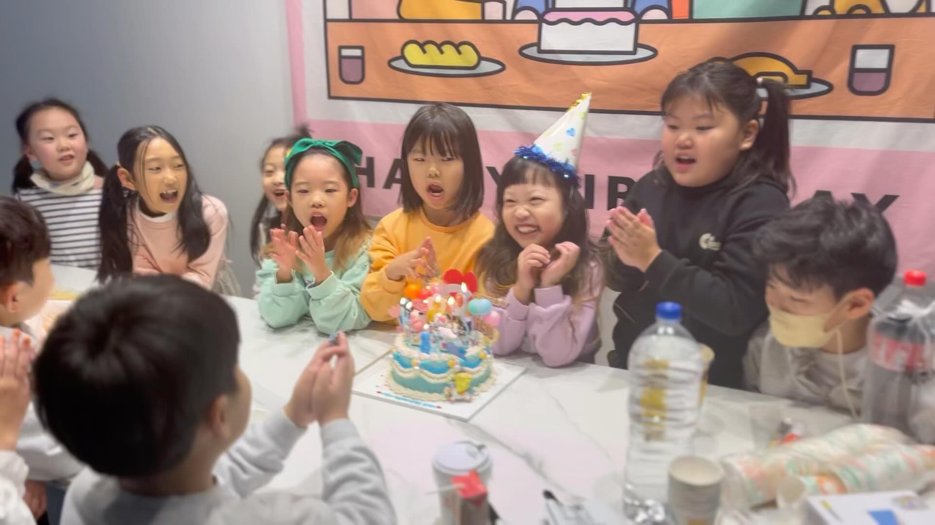 매우 행복했던 그녀
매우 피곤했던 그녀
매우 사랑하는 그녀