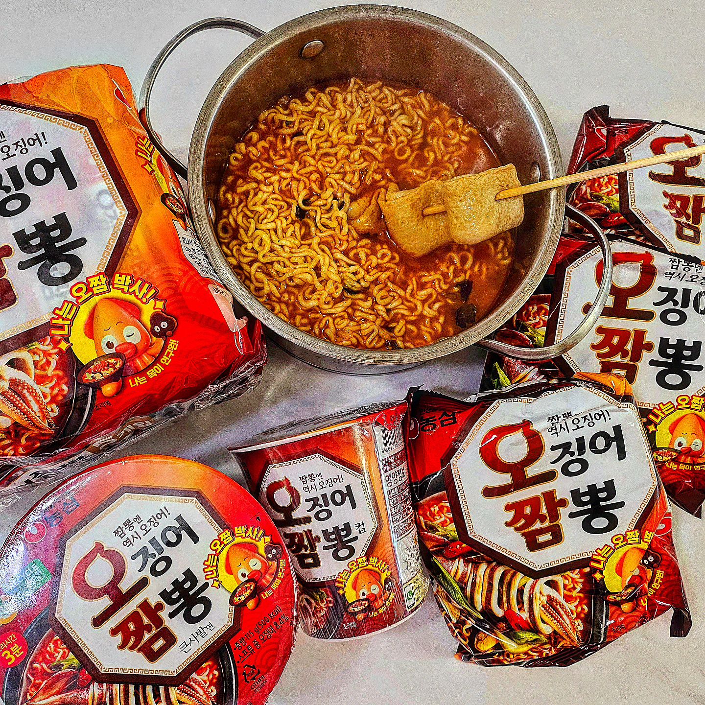 #광고 #농심 #오징어짬뽕 맛있는건 다알쥬🦑
근데 구운 오징어 풍미로 더 찐한 짬뽕맛이!

진심 추운날에 오짬 끓여먹음 든든뜨뜻🔥

캐릭터도 더 귀요버짐 ㅋ

요몇일 고민거리때문에 잠도 못잤는데
마침 #오짬고민상담소 QR코드가 두둥!

오짬박사와 목이 연구원이 
내 고민 듣더니
해결까지 ㅋㅋ

💡[화내는 것이 능사는 아니다]
덕분에 마음 한번 가다듬고 
긍정적으로 생각중!
 
지금 인친님들듀
오짬 맛있게 먹고 
인증샷 이벤트랑 고민상담소 이벤트 꼭 참여해보세욤!

#맛있고재밌고 (๑˃؂˂๑)

 #오쌈박사 #굿즈 #nongshim