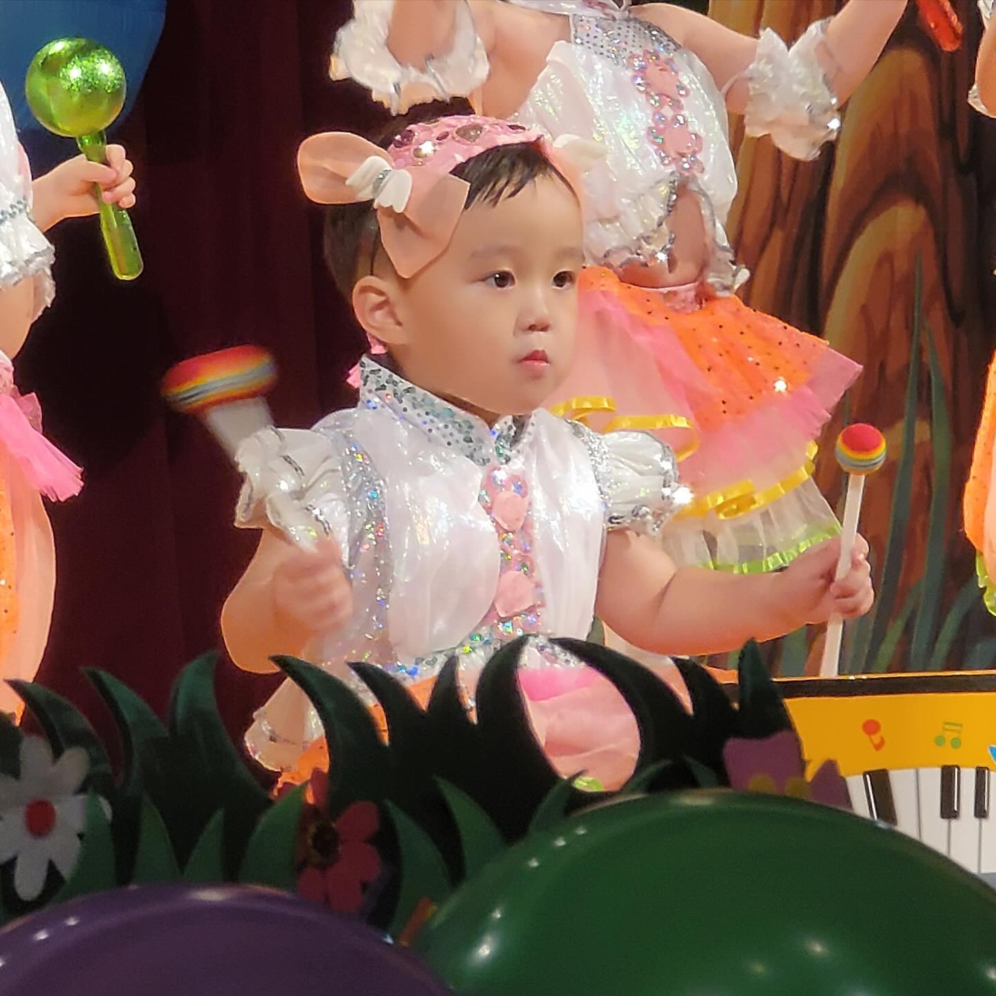 양군의 첫 발표회( ˘ ³˘)♥︎
👶🏻: 엄마 일단 난 무대가 신기하고 젤리가 맛있네요