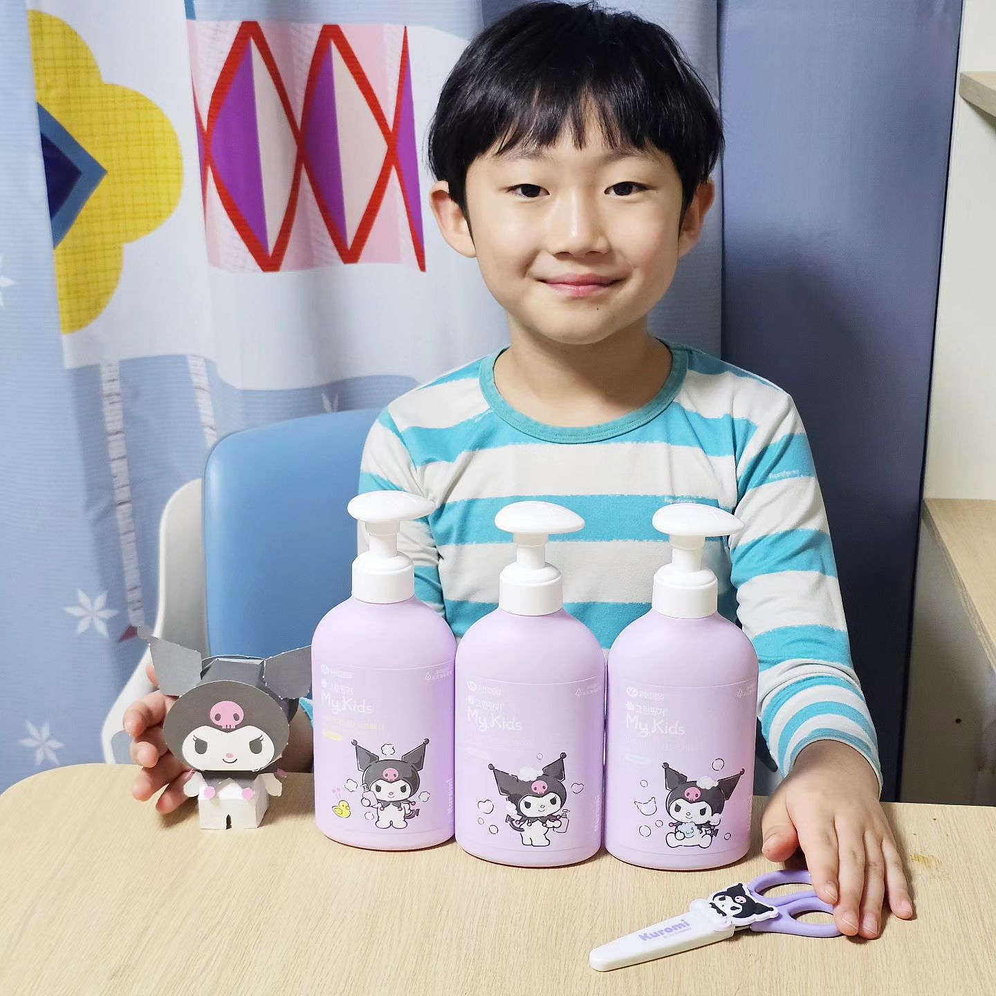 #광고
씻는 걸 좋아하는 우리 아들🛁
많이 건조한 탓에 워시와 로션 등
수많은 제품을 찾아 사용해봤지만
보습력이 좋은 제품을 찾지 못해
매번 고민이 되었는데요

아이 피부에 순하게 사용 가능한지
부담 없는 향, 끈적이지 않는 제형, 
무엇보다 보습력이 좋은지
꼼꼼하게 따져보고 
그린핑거 마이키즈 프레쉬 
제품을 찾았어요❤ 

대한민국 대표 유아 생활용품 기업 
유한킴벌리에서 만든 브랜드니까
신뢰성은 물론 기술력까지 인정이에요! 

게다가 기간 한정 판매가 되는 
한정판 산리오 에디션이라서 
소장 가치까지 있으니 더욱 좋죠! 

우리 아들은 시나모롤 캐릭터가 
귀엽다며 목욕하기를 더 좋아하네요

그린핑거 마이키즈 프레쉬는
네이버 공식몰과 직영몰(맘큐)에서 
구매 가능하며🛍

지금 런칭 기념으로 그린핑거 마이키즈 
약속네컷 이벤트도 진행중이니 
아이와 함께 꼭 참여해보세요

참여 안내✔️
아이와 함께 약속네컷 완성하기
인스타그램에 해시태그와 함께 게시글 업로드
(#마이키즈약속네컷 #그린핑거 #그린핑거마이키즈 #마이키즈프레쉬 #쿠로미 #시나모롤 #신학기선물 )
개인정보를 입력하면 이벤트 참여 완료!

(사진에 아이와 함께 마이키즈 프레쉬 산리오캐릭터즈 제품이 나오면 당첨확률 UP!)

*약속네컷 이벤트 참여 페이지는 계정 프로필 링크에서 접속하실 수 있습니다.

그린핑거 마이키즈 프레쉬
산리오에디션과 함께
행복한 목욕시간을 만들어 보아요💖

greenfinger.official
#마이키즈 #키즈샴푸 #키즈로션 
#키즈바디워시 #산리오굿즈 
#그린핑거약속네컷 #산리오