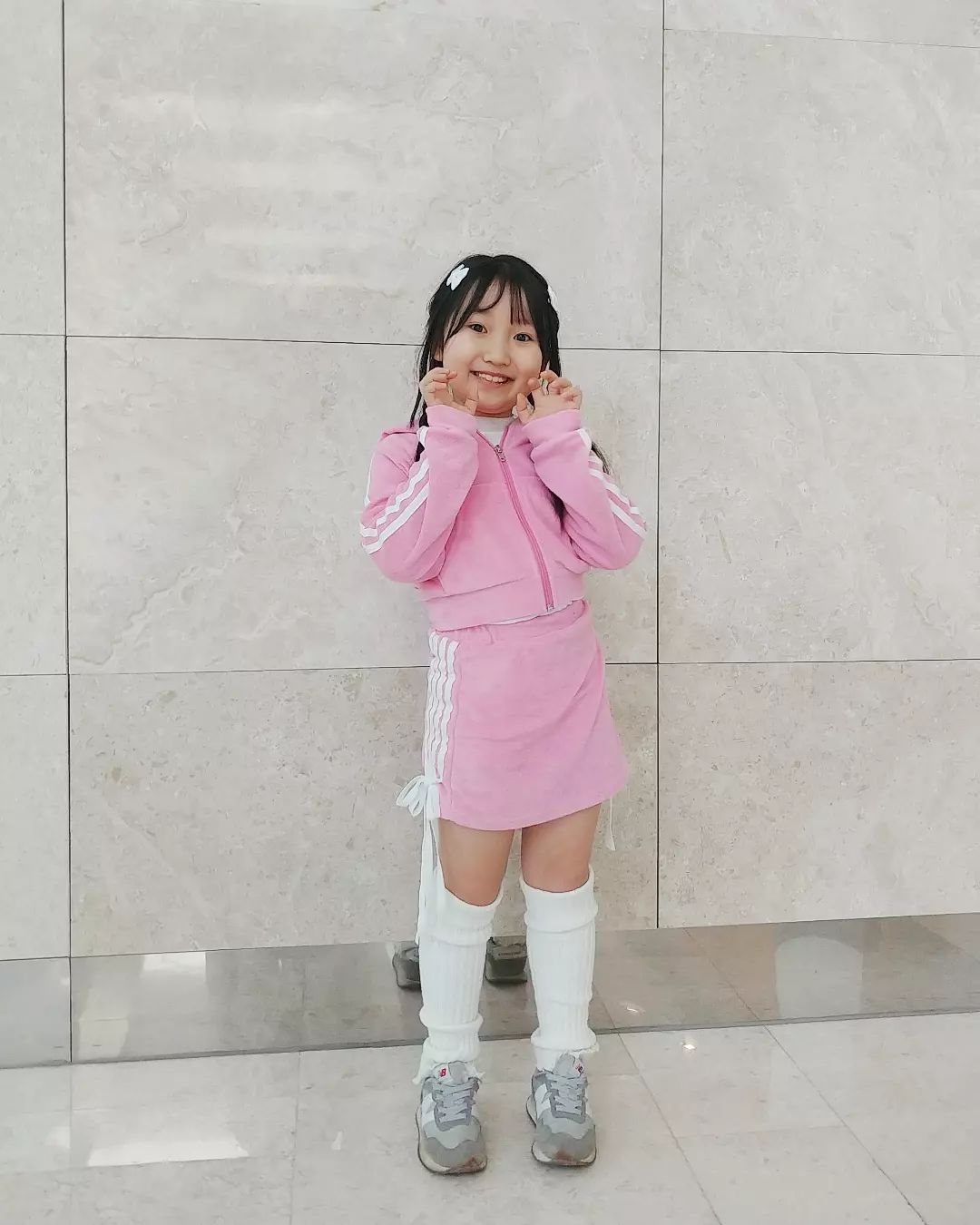 부농때지🐷♥♥해맑

하유니가 이옷 주머니찾을때
목에서 부터 더듬음ㅋㅋㅋㅋ

생각보다 후드주머니가 위라며
ㅋㅋㅋㅋㅋㅋㅋㅋ😂😂
너무좋아해서
추븐데 입고나오심..

fork_chips 
♥♥♥

.
.
.
.

#분홍이언니 #이하윤 #핑크싫다며
#종잡을수없군 #kidsfashion #ootd
#kidsinger #안녕하윤