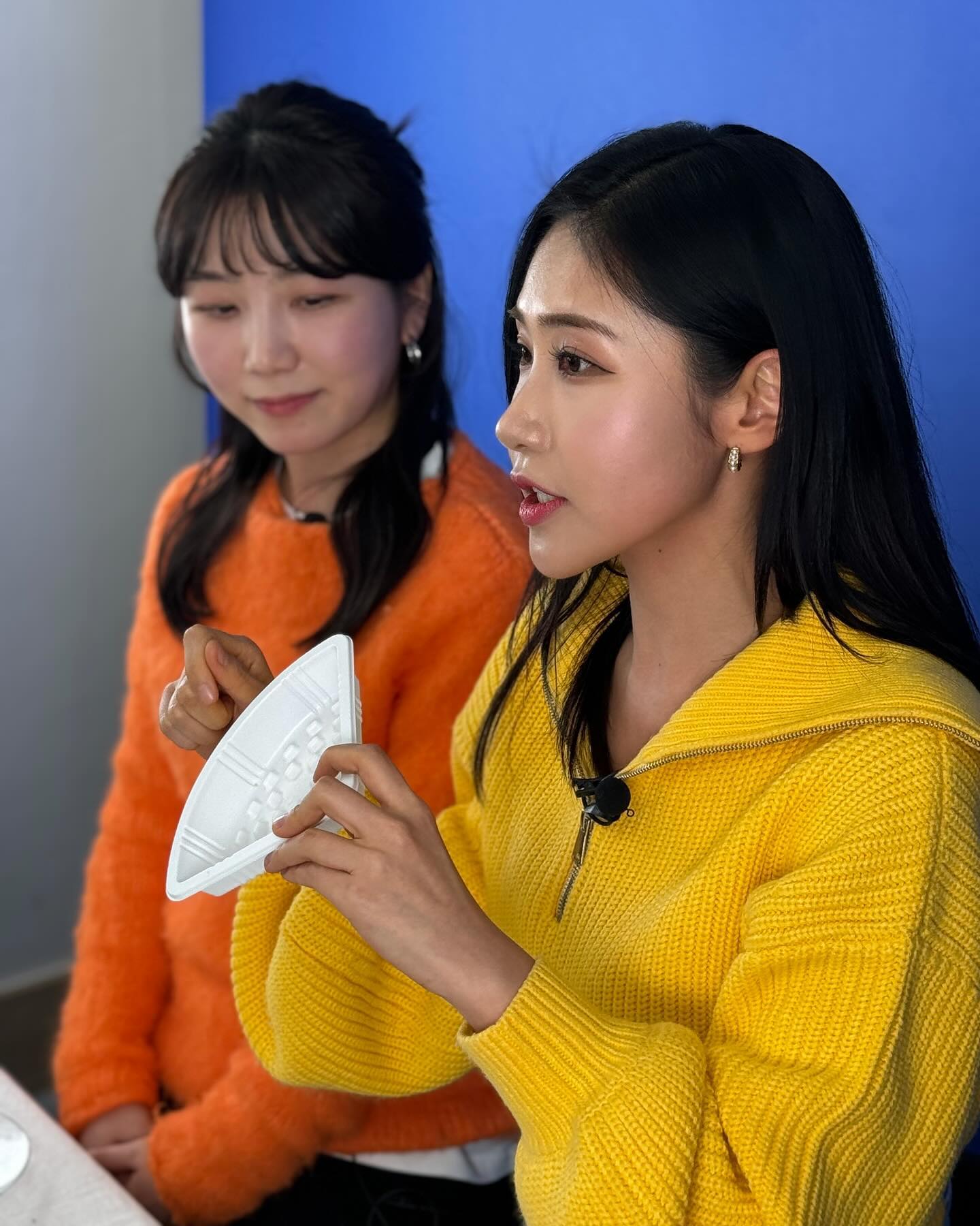 본격 사심채우면서 방송하는 햄토리🐹
치즈언니랑 페퍼로니언니 깔맞춤 어떤데,,,😆💛🧡

구매해주신 분들 감사합니당ㅎㅎ 맛나게 드셔요!!!❣️

불파네피자는 네이버쇼핑라이브 블랙스완라이브 채널에서 구매 가능하답니다~~~🤗

bulpane 
blackswan_live_ 

#불파네 #불파네화덕피자 #네이버쇼핑라이브 #블랙스완라이브 #라이브커머스 #쇼호스트 #모바일커머스 #식품쇼호스트 #라이브커머스쇼호스트 #모바일커머스쇼호스트