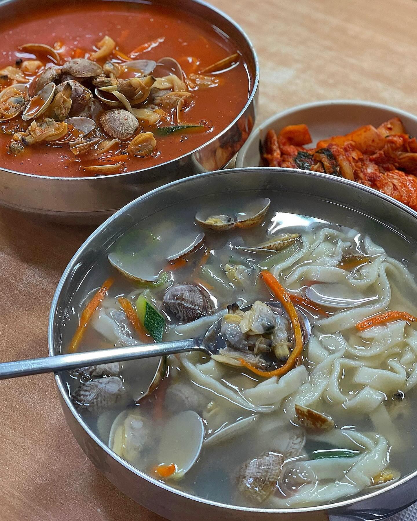 😋
⠀
⠀ 
좋아하는것에 진심

⠀
⠀
⠀ 
#힐링일상 #먹방일기 #대부도바지락칼국수 #전복파는청년 #장인의집 #춘자네조개찜 #전라도대왕조개구이 #해선락와사비#흑돼지해물삼합