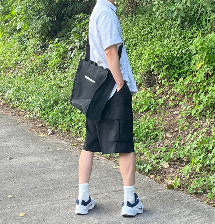 지쿤 리사이클 해리 에코백 착용 코디