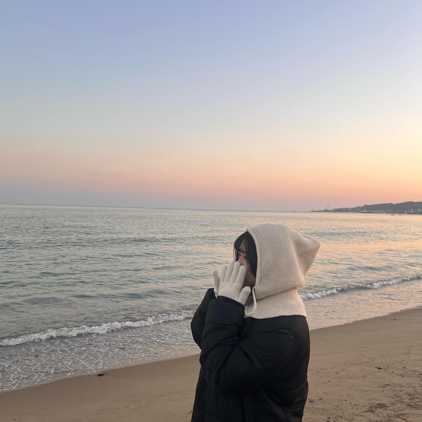 ( •ૢ⚈͒⌄⚈͒ •ૢ) 푸헤헤ㅔ 바다 왕 예뿌ㅈI?🌊 

#임랑해수욕장 #바라클라바 #바라클라바코디 #겨울바다