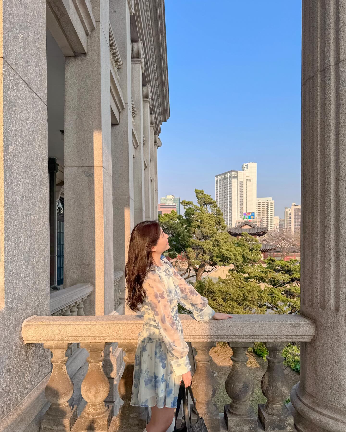 덕수궁 이렇게 이뻤나요?
여기 핫플 맞네👗🩵🦋💙

상담문의와 교육생피드백으로 바빴지만
밖에서 바람 쐬고 꽃놀이하면서
오늘 하루 600 🫢

# 금융치료 지대로
# 원피스 착장 혹시 궁금해여?
