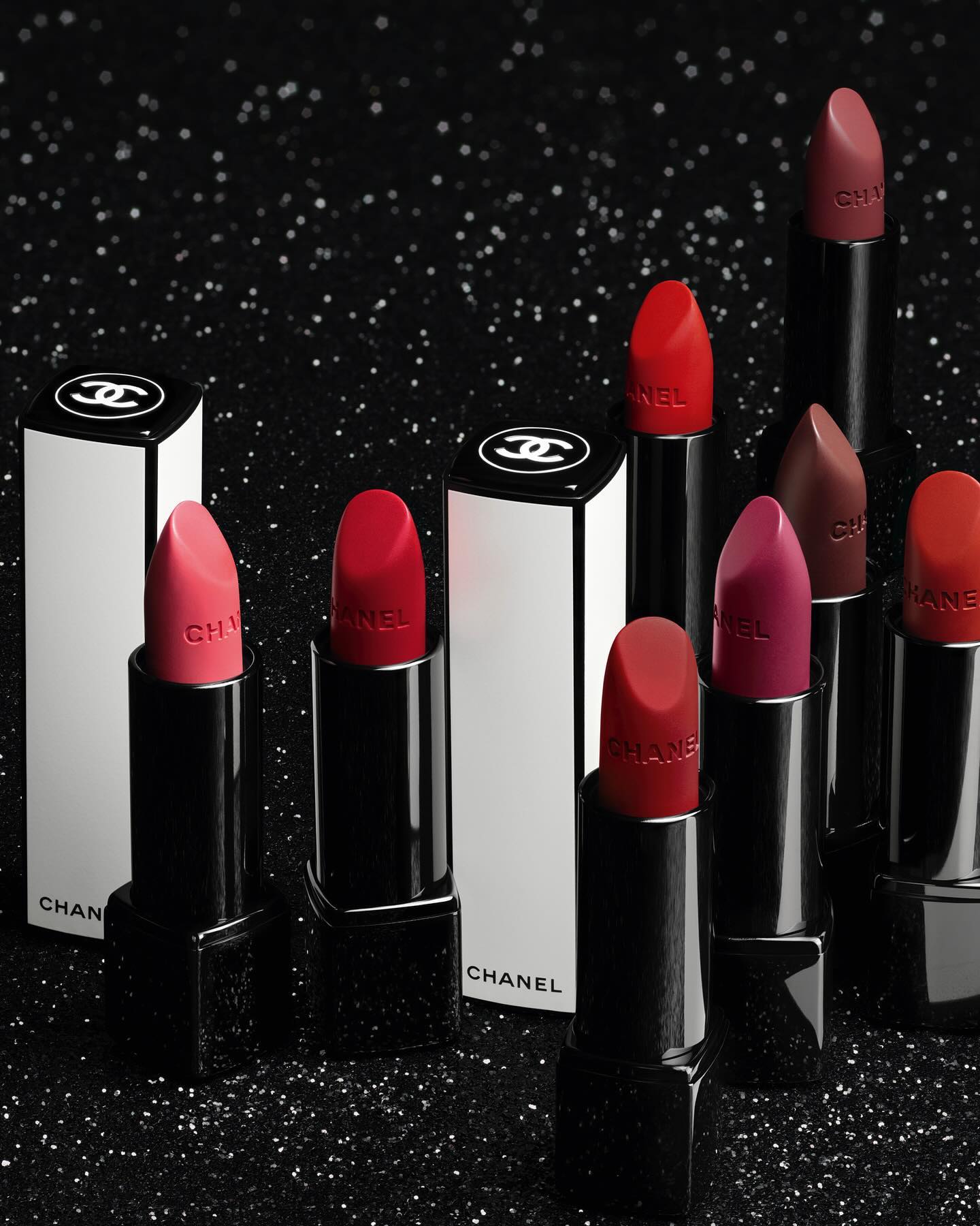 #광고 CHANEL NUIT BLANCHE SEOUL 🖤 
샤넬과 함께하는 한밤의 외출, 샤넬 루쥬 알뤼르 팝업이 진행합니다
 
시간에 따라 변하는 밤의 무드를 담은 리미티드 에디션, 
루쥬 알뤼르 벨벳 NUIT BLANCHE를 선보이는 
샤넬 루쥬 알뤼르 팝업 ✨🌖 

자정부터 아침까지, 밤새도록 이어지는 환상적인 시간을 경험하고 나에게 어울리는 립스틱을 만날 수 있어요! 
 
▪️샤넬 루쥬 알뤼르 팝업 운영 기간 : 
2024년 4월 29일(월) – 2024년 5월 26일(일)
▪️샤넬 루쥬 알뤼르 팝업 운영 시간 :
 월요일 – 목요일 13:00 – 20:00 (19:30 마지막 입장)
 금요일 – 일요일 11:00 – 20:00 (19:30 마지막 입장)
▪️샤넬 루쥬 알뤼르 팝업 장소 : 서울특별시 성동구 성수동2가 277-26
▪️샤넬 루쥬 알뤼르 팝업 예약 방법 : 2024년 4월 15일부터 샤넬 공식 채널 (홈페이지, 페이스북, 카카오톡 채널, 샤넬 뷰티 코리아 인스타그램)을 통해 선착순 예약
-

 #샤넬루쥬알뤼르팝업 #CHANELNUITBLANCHESEOUL #루쥬알뤼르 #샤넬메이크업 #샤넬뷰티
#샤넬팝업 #성수팝업 #성수동팝업