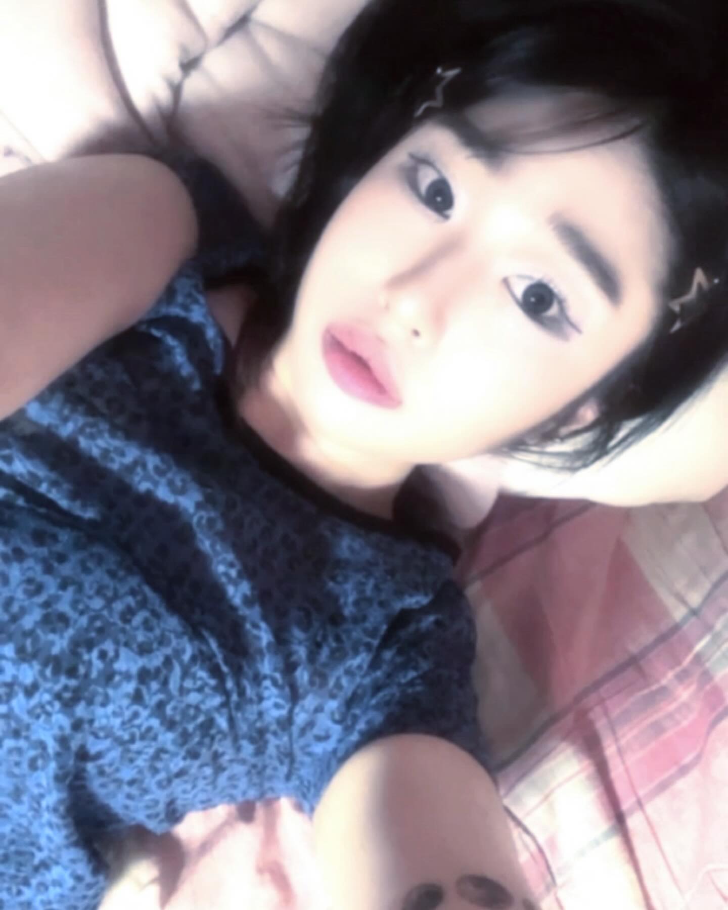 🩵2000’s makeup🩵y2k🩵
랜만에 화장품 사서 메컵하니 나 너무 신나😈
사진찍을 카메라, 헤어제품, 화장품, 옷, 거울 만 있으면 혼자서 너무 잘 놀 수 있다구