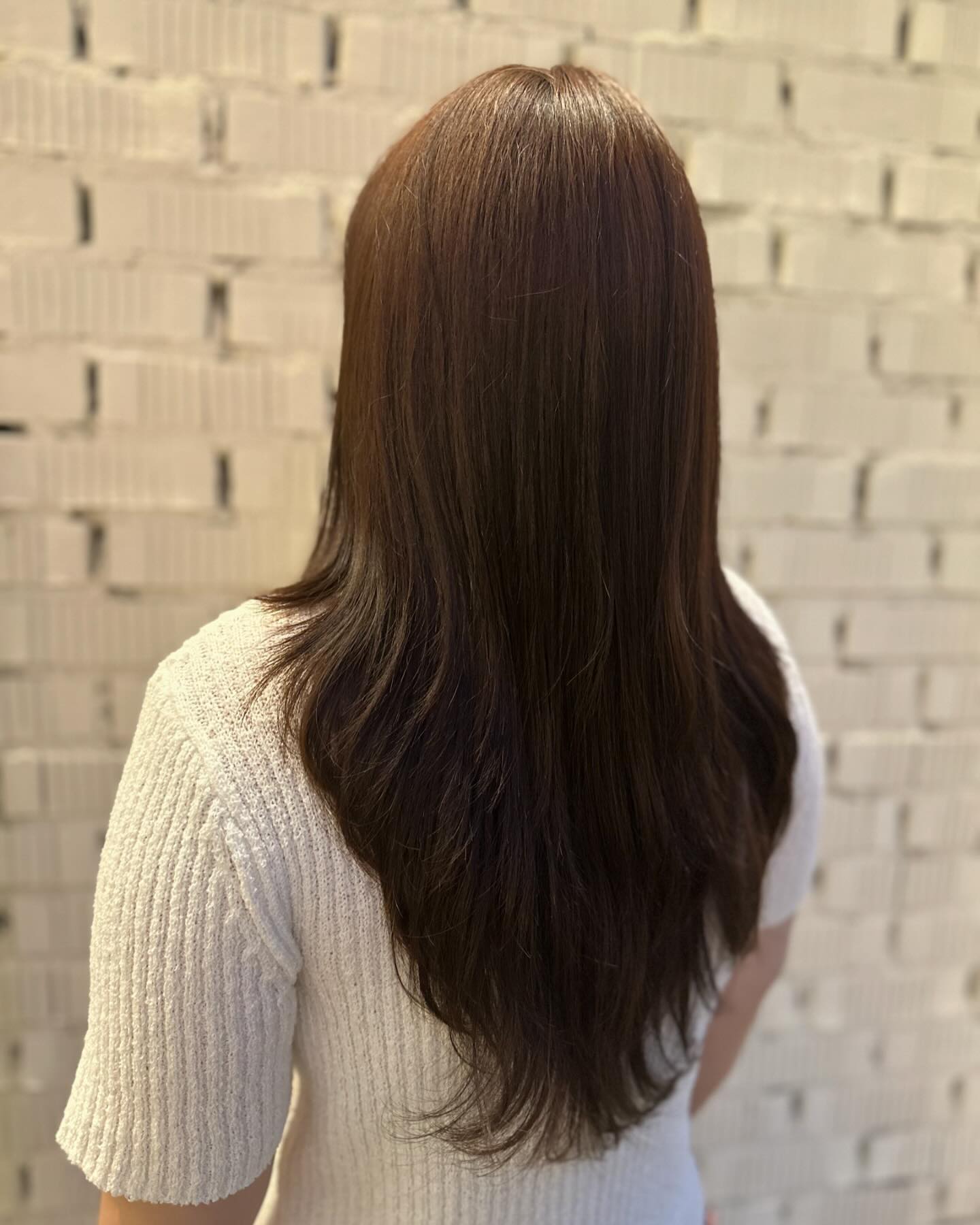 머리숱 넘 많아
날 더워지니 넘 답답해서
#루아나청담 에서 #디자인컷 했다.!

Create art cut 로
개인별 얼굴형에 맞춰서 일대일 퍼스널컷으로
진행되니 만족도 진짜 높았음.

늘 사이드뱅 이 애매해서 고민이었는데
뒷머리까지 자연스럽게 연결해주셔서
넘 감동🙃

➡️서울 강남구 삼성로776 3층 루아나청담
luana_salon_official 
creative_head_director_marc 

#청담컷잘하는 #청담동미용실 #루아나마크이사