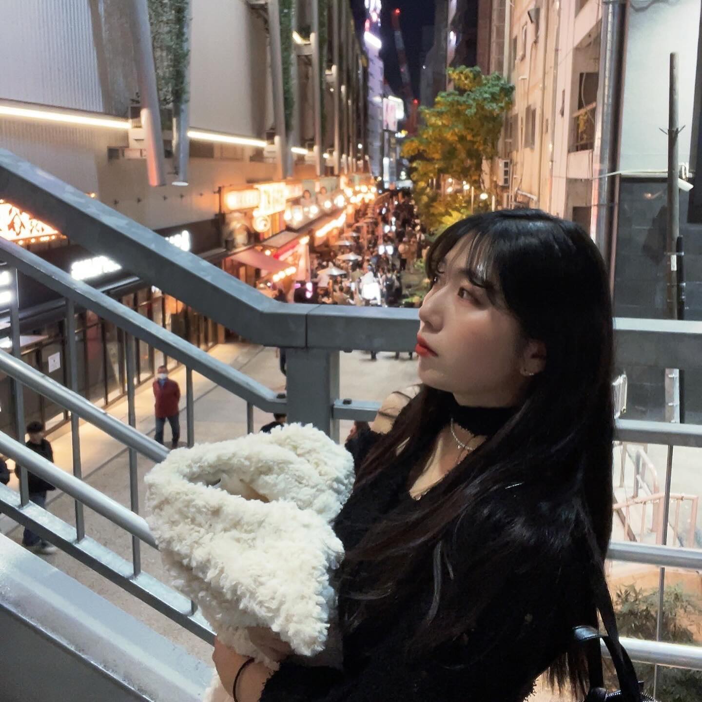 이제 좀 도쿄 다녀온 티를 내보려구 합니다➿

씩씩하게 혼자 다녀왔는데💪🏻🫧
다들 누구랑 갔다왔냐 하더라구🤨

#시부야 #도쿄 #일본 #일본여행 #요코초 #시부야요코초 horuichi_shibuya #호루이치 #야끼니꾸