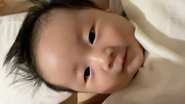 240801~240802 1개월29일~1개월30일 
#수유 후+ #웃기 + #옹알이 기능이 추가되었습니다 
#믿음직스러운 표정 짓는 #생후1개월 #아기
#아기제품광고 같은 #표정
.
.
.
.
.
#24년8월 #녹는다녹아 #배냇짓 #함박웃음 #귀여워 #아기스타그램 #뽀송뽀송 #사회적미소 #밥 #카메라 #미소 #카메라보는아기 #아기미소 #소통 #옹알이대화