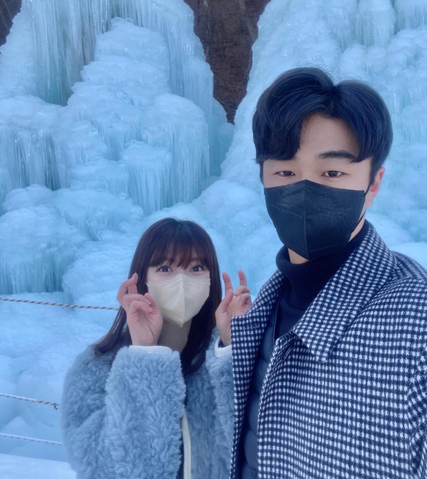 겨울왕국에서❄️
쁘잉..

#청양 #알프스마을 #얼음골 
#럽스타그램 #오랜만에 #셀카