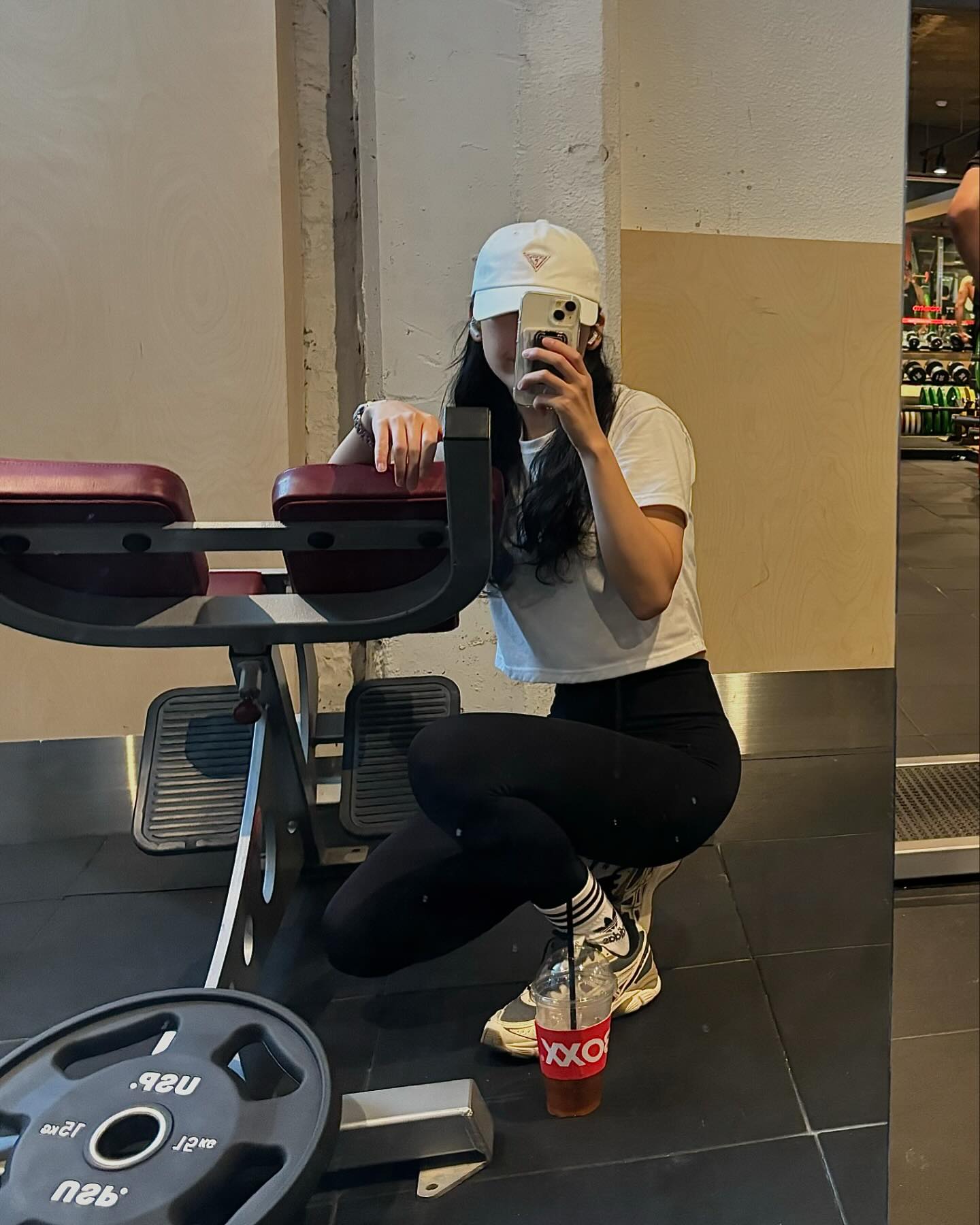 #오운완 =#오민정운동완료

와 벌써 팔월의 마지막 날이에요
시간 너~무 빠른 거 아니냐구요~🥲

오늘만 해도 순식간에 저녁이 되어버려서
9pm까지 하는 타헬스장 1일 이용권 끊고 다녀왔어요! 

아무래도 오늘 간 그 헬스장은 다신 안갈 것 같아요..ㅎ… 
머신 관리를 안하는 너낌..ㅎㅎ….
장인은 도구를 탓하지 않는다지만 전 장인이 아니니까요!!! 흑

그래도!!!!
토요일에 밤까지 헬스장 운영하는게 어디람!!❤️‍🔥

여차저차 하체운덩 완료!