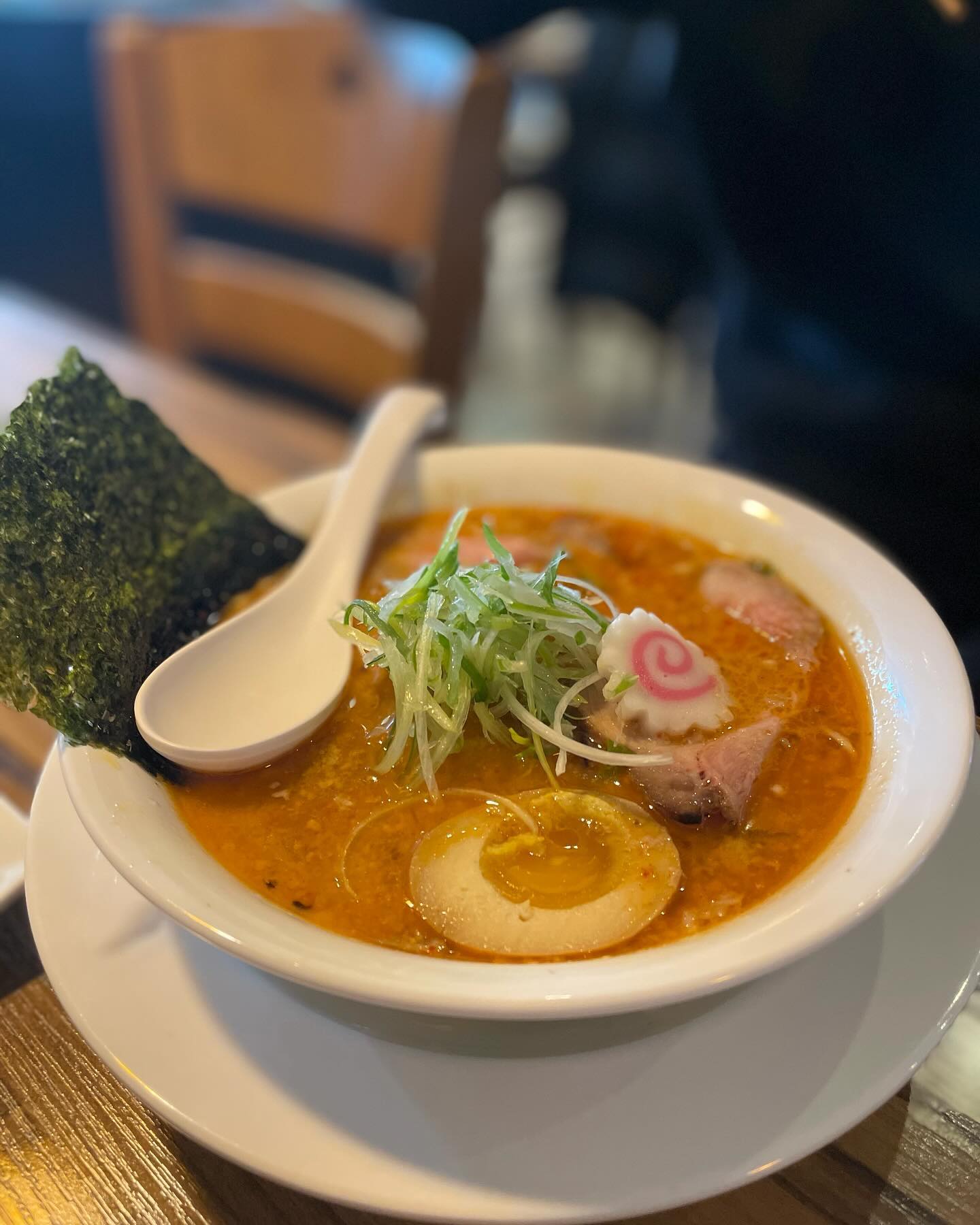찌인한 국물의 일본 라멘 생각날 때 가야하는 곳🍜 해장 필요한 오빤 카라이 라멘, 든든한 한끼가 필요했던 나와 지니는 돈코츠 라멘에 교자, 그리고 규동까지 !!!! 너무 만족스런 완벽했던 식사였다👍 

#양천향교역맛집 #카메야라멘 
#라멘맛집 #먹스타 #맛스타그램 #먹부림 #먹방투어