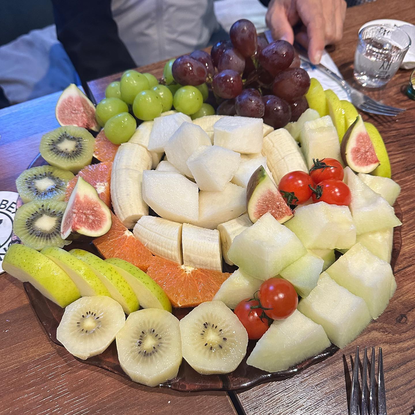 나 과일안주 좋아했네?! 🍇🍈🍏🍊🍌🥝🍐

가좍들이랑 축구보면서 먹는 맥주+과일안주 완전 최고다👍