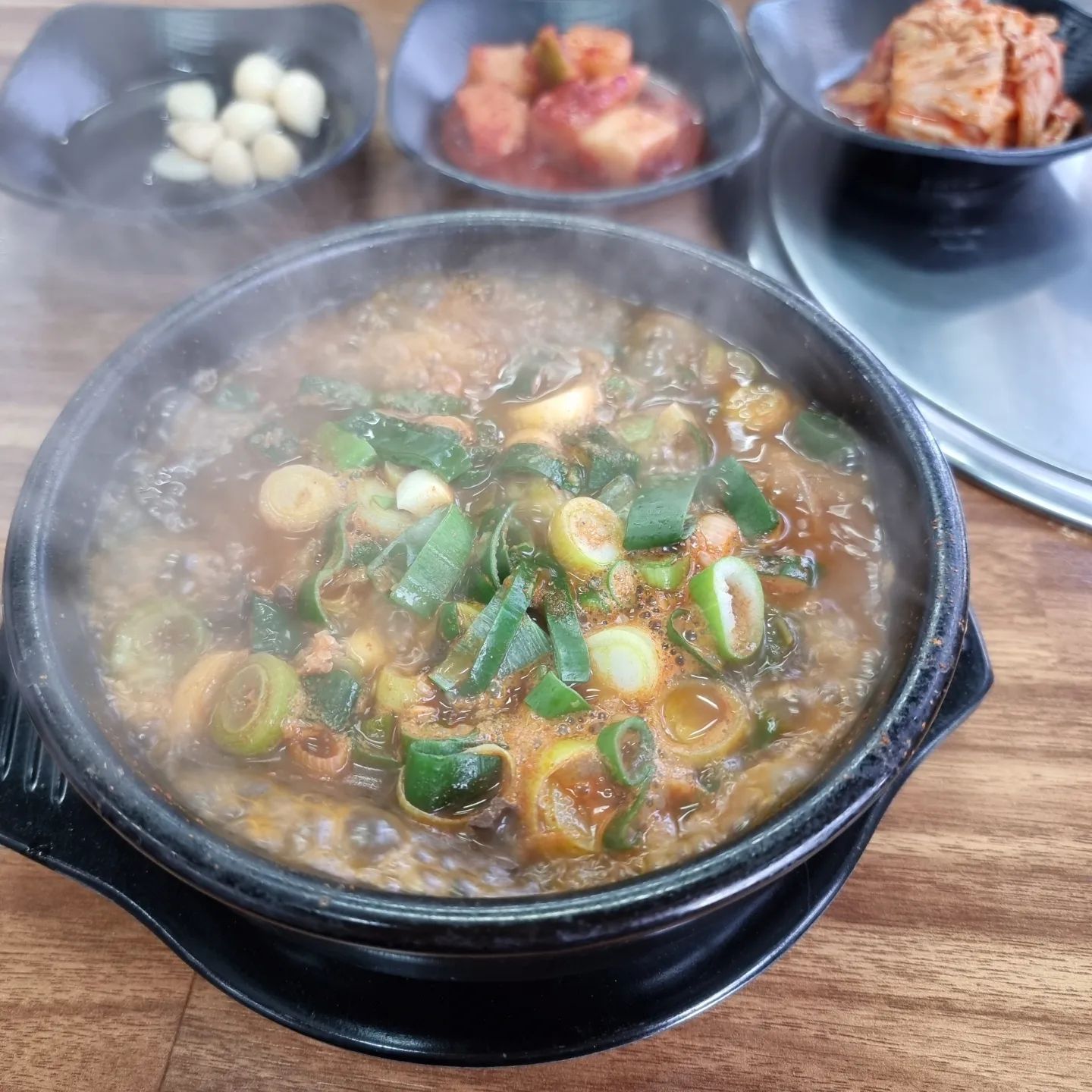 #비오는날☔️ 엔 #해장국추천 
3일내내 고열과 싸워이긴 딸,
비록 고열은 이겼지만
코때문에 매일 #대환장파티
#잠좀자고싶다 
#외식하는날 
#이천맛집추천 
이천에서 왠만한 해장국집은
다 가봤지만 여기가 제일
깔끔하고 맛있음♡
입맛 예민한 서방도 인정한 맛집!
#내장탕맛집
#양평해장국
❤️
#아들의연애
#우리며느리