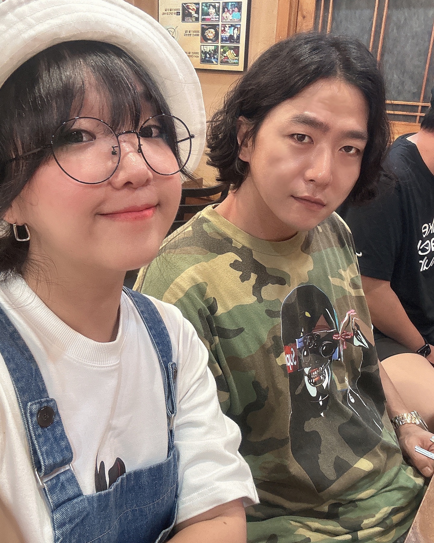👦🏻👧🏻🔛
.
.
내가 생각하기에 나를 팔로워 해주시는 분들은
으쨘이를 정말 많이 좋아해주시는 것 같다 ㅋㅋㅋ
조금 전, 으쨘이 소식 스토리 올리자마자 디엠을
정말 많이 받았다! ( 으쨘이 인기 부러워 😂😂😂 )
캡쳐해서 으쨘이 힘내라고 보내 줄 예정💌💕
.
.
지난 연말 오빠는 다가오는 2024년에는 일에 전념 해야
될 것 같다며, 그래서 다래랑 많이 못놀아 줄 것 같다고,
조금만 이해해 달라고 양해를 구했다. 그래 다른것도 아니고
돈 벌겠다는데 ( 오빠가 손을 다쳐 1년 넘게 일을 쉬었던 때,
많이 스트레스 받아하고 심적으로 힘들어 했던거 너무 잘 아니까 ) 으쨘이를 뒤에서 열심히 응원해주고 싶었다.
그래서 알겠다고 하고 “대신 돈 많이 벌어 날 호강시켜라”
라고 말했다 ㅎㅎㅎ 올 해 생각해보면 으쨘을 15번도 채
못본 것 같다. 잘 못보는건 속상하기도 했지만
그래도 투정 부리지 않고, 으쨘을 열심히 응원했다.
.
.
그렇게 으쨘이는 얼마전 신규사업(?)을 시작했다!
으쨘👦🏻의 30년 지기 성(일) 우(창)이름을 하나씩 딴
<일창누수탐지🚰💦> 멋진 명함도 파고!
요즘 일이 많이 들어와 눈 코 뜰새 없는 일상을 보내고 있는데,
무엇보다 건강 잘 챙겨가며 일 했으면 좋겠다.
앞자리가 4인지라 걱정이 된다ㅋㅋㅋㅋㅋㅋㅋ
.
.
‘일창누수‘ 전국 어디든 가니 연락주세요!!
(라고 썼는데 전국을 어떻게 가냐고 쿠사리 먹었다🤣)
카페,식당,가정집,회사 어디든 갑니다. 제 피드보고
연락했다고 하면 으쨘이가 진짜 잘해줄거예요.
그럴겁니다 ㅋㅋㅋㅋㅋㅋㅋ 이번주 토요일 역시 일때문에
못본다고 미리 예고했지만 내 생일때 가방을 선물한다 했기에
이해해보기로 합니다ㅋㅋㅋㅋㅋㅋㅋㅋㅋㅋㅋㅋ
( 이해해야 되는거 맞죠?! 이거?!😂😂😂 )
.
.
<일창누수탐지🚰💦> 흥해라!!!!!!!!!
지금도 열심히 일하고 있는 으쨘이의 새로운 시작을
응원해주시면 감사드리겠습니다~람쥐〰️❤️
.
.
#주말데이트 #럽스타그램 #럽스타
#누수탐지 #누수탐지전문 #일창누수
#누수탐지업체 #🚰 #으쨘이랑다얘랑
