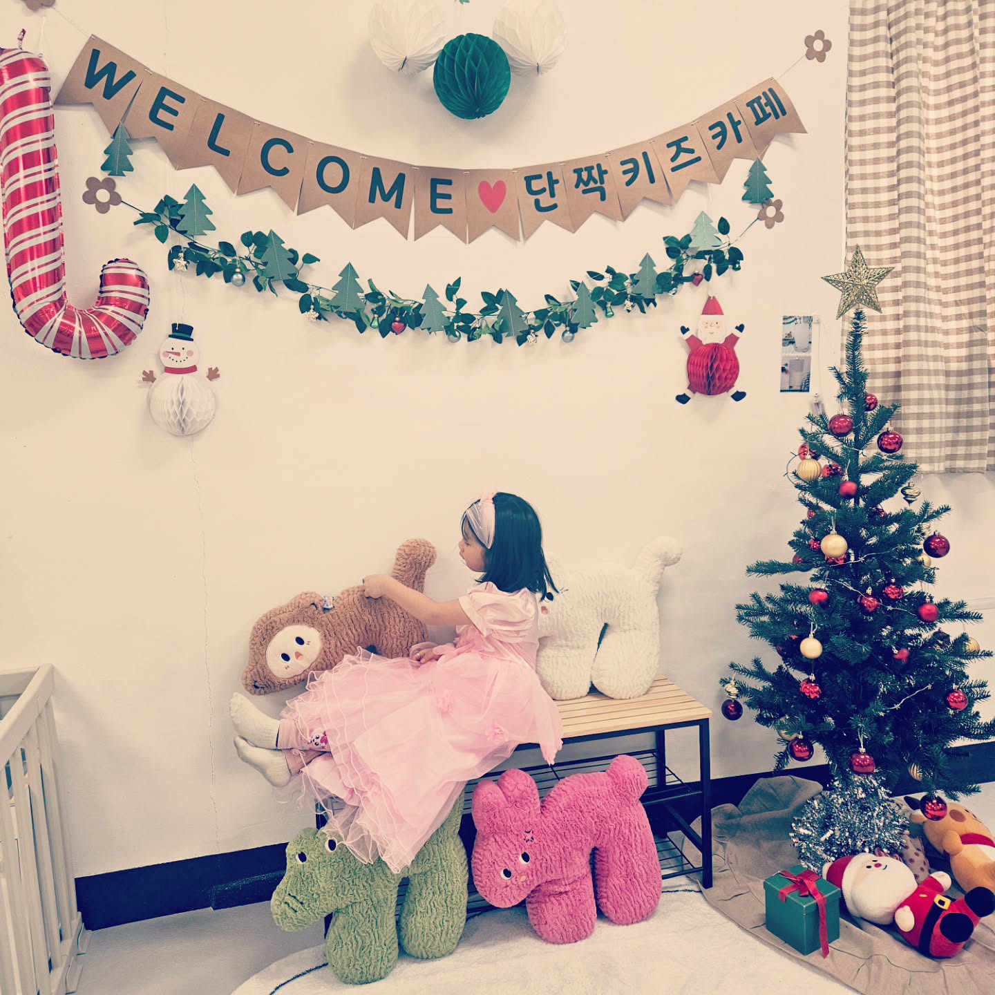 오늘은 유치원 안 가고 키카에서 노는 날..!
곤지암읍사무소 근처인데 24시간 운영이라 신기하다.
주차공간 넓고 실내화장실에 근처에 세븐일레븐이 있다.

#곤지암키즈카페
#단짝키즈카페
#24시무인키즈카페
#대관키즈카페
#박다오니그램
#준서그램🐭
