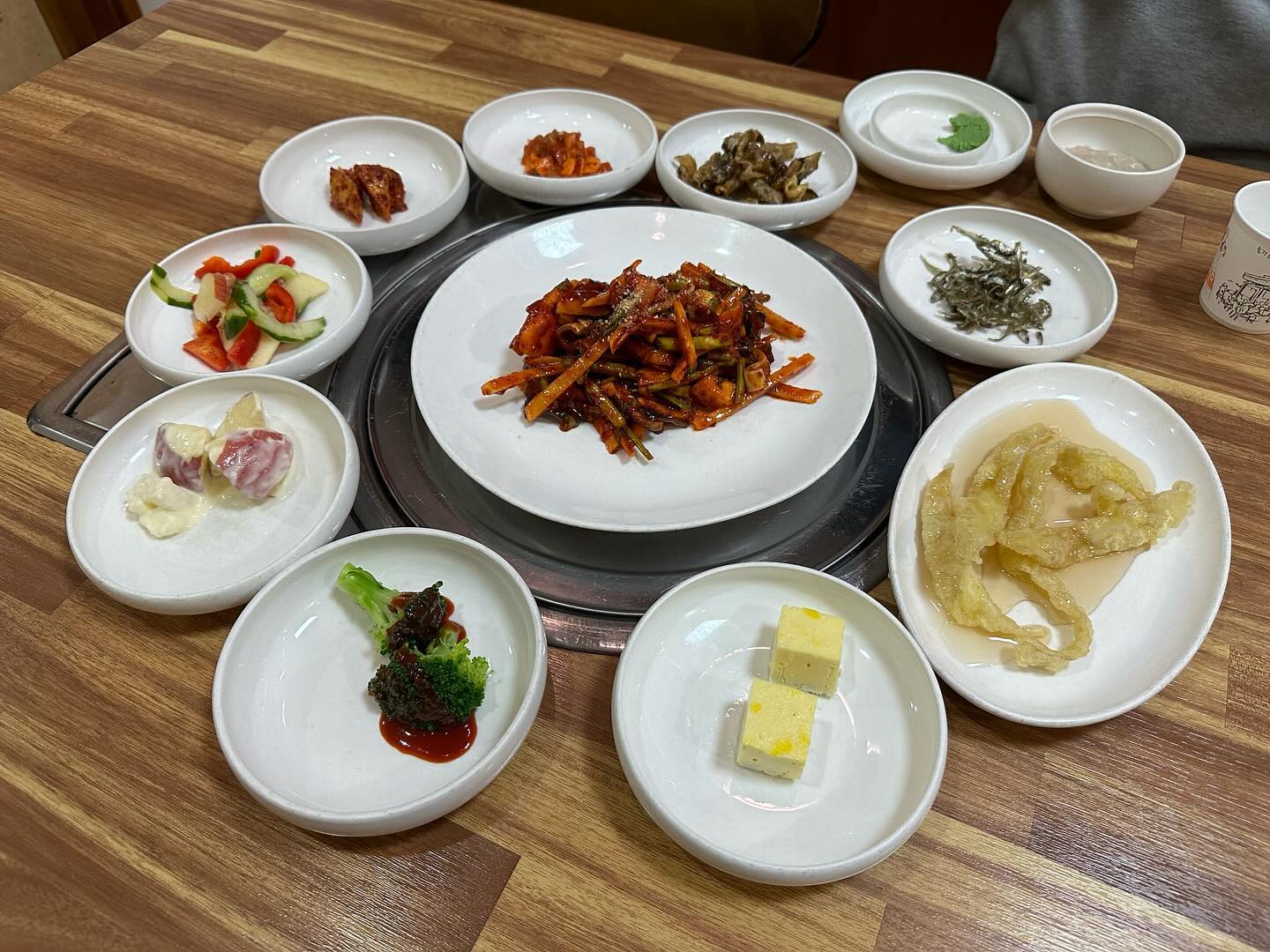 남편과 복코스요리를 먹고 왔어요 20년이나 된곳이래요 어쩐지 음식들이 하나하나가 맛있더라구요
오늘도 맛있게 잘 먹었습니다😊

원복어집
#원복어집#대구달서구맛집#복코스요리#복불고기#복지리탕#일상#소통#선팔#맞팔