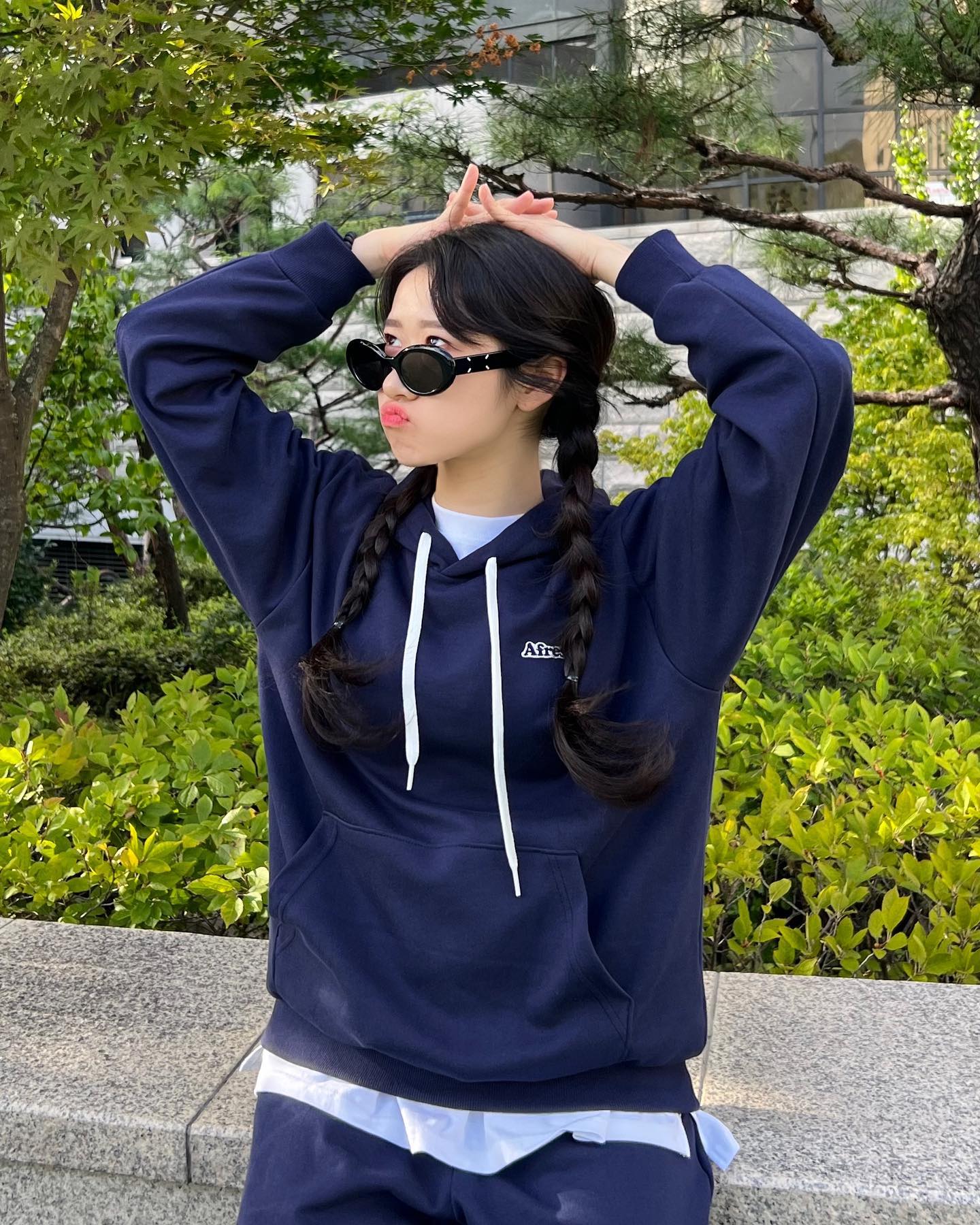 💙어프레쉬 - 뉴비긴 후드티 팬츠 셋업 네이비

이제 가을이 슬금슬글 다가오는가 ( ⸝⸝•ᴗ•⸝⸝ )੭⁾⁾

어프레쉬 공식몰, 무신사에서
52% 할인도 다가온다네!
면도 엄청 가벼우면거 부드럽고
데일리로 입기 좋은 색감이라
봄, 가을 후드셋업 필요하다면 딱이지✨

afresh_sports #어프레쉬 #어프렌드 #무신사 #무신사브랜드 #무신사스포츠 #무신사플레이어 #플레이어 #스포츠브랜드 #데일리룩 #가을코디 #셋업코디 #후드티 #후드티코디 #조거팬츠 #afresh