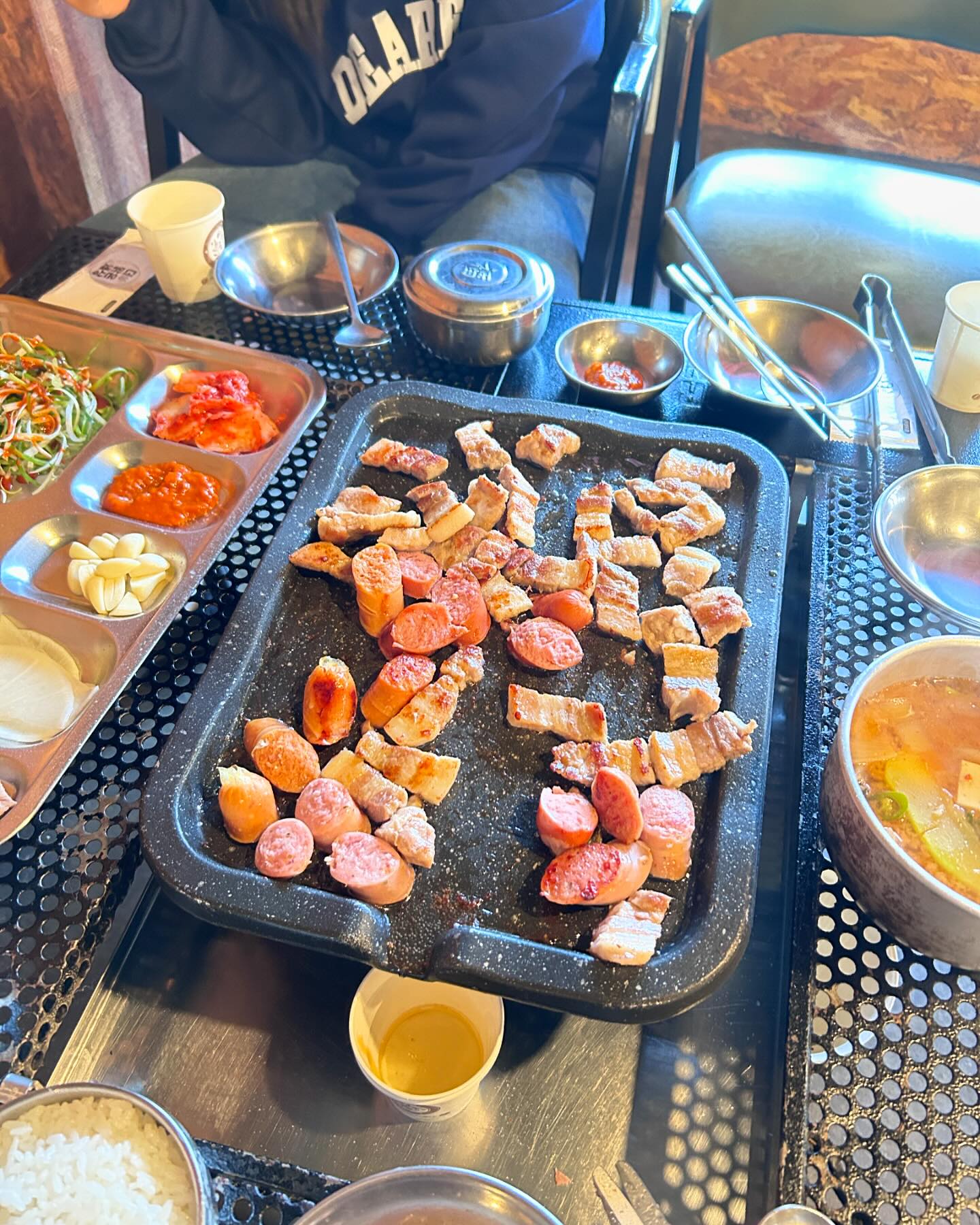 #여행 

금 : 안양
토 : 군산
일 : 공주 일정으로
돌아다녔더니 드디어 목감기..

목소리가 나오질 않는다...

28년 된 친구 만나러 간 안양
떨어진 시간만큼 어색할 줄 알았는데 옛날 보다 더 재미있었다..

할무니 될때까지 나 만나주라

yunyoung1857