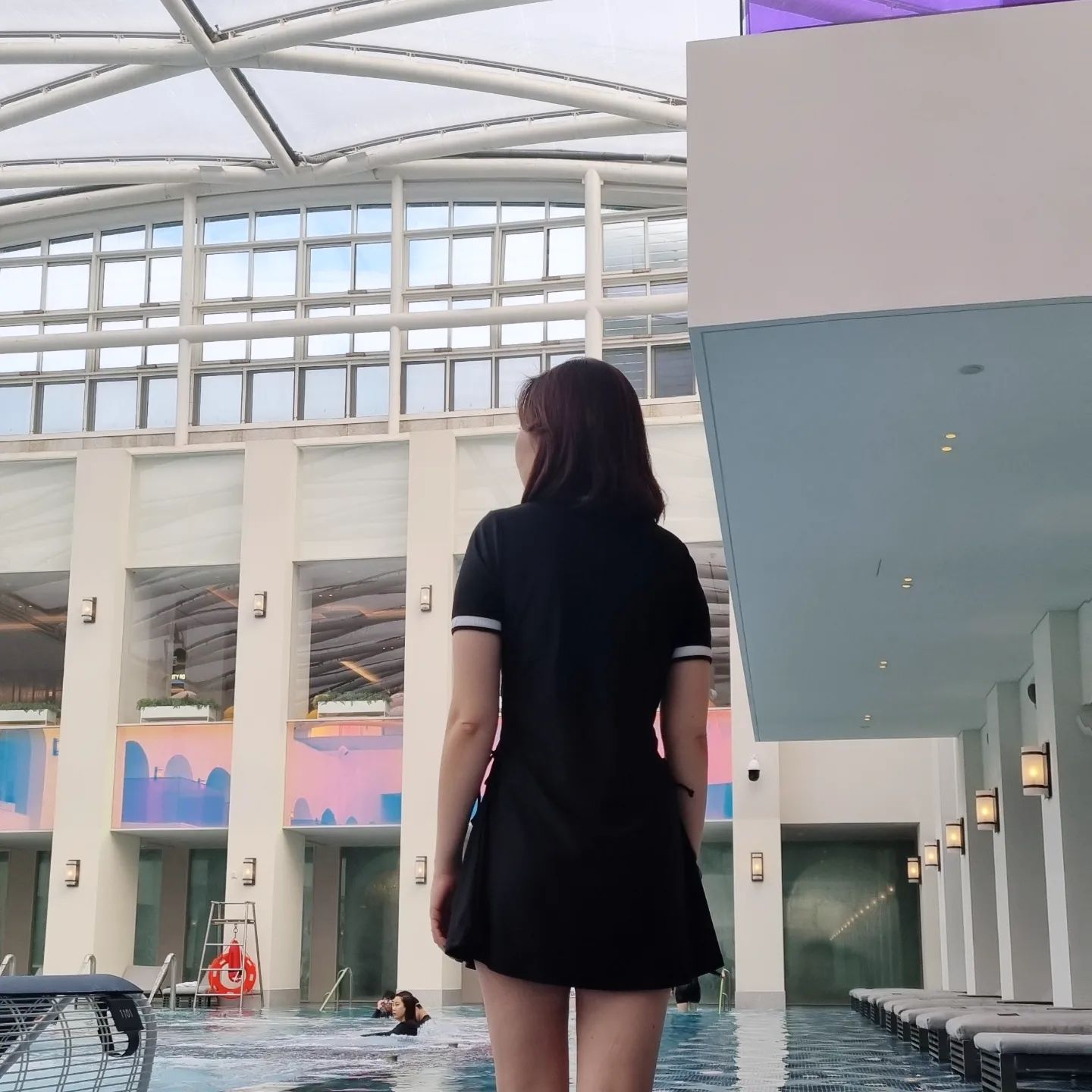 #협찬 
심플하고 자연스러운 일상복같은
스윔웨어 #레이지비

부담없이 입기편하고
활동하기 좋아서
오랜시간 수영장에 있어도 좋았다 😊👍

무엇보다 몸매보정도 되고
빨리 마르는 기능성 소재라
주변에 추천하고 싶은 마음 🫶

❣️ 오전 11시전 결제시 
당일도착하는 lazybee.official ❣️

🤍 UPF+50 자외선 차단은 기본 😉
🖤 신축성이 있어 변형이 적은 스트레치소재 
🤍 세균과 바이러스 번식을 막는 항균효과도 👌

#LAZYBEE #운동복추천 #래쉬가드 
#여성래쉬가드 #루즈핏래쉬가드
#수영복 #여자수영복 #스윔웨어 
#비치웨어 #바캉스룩 #래시가드