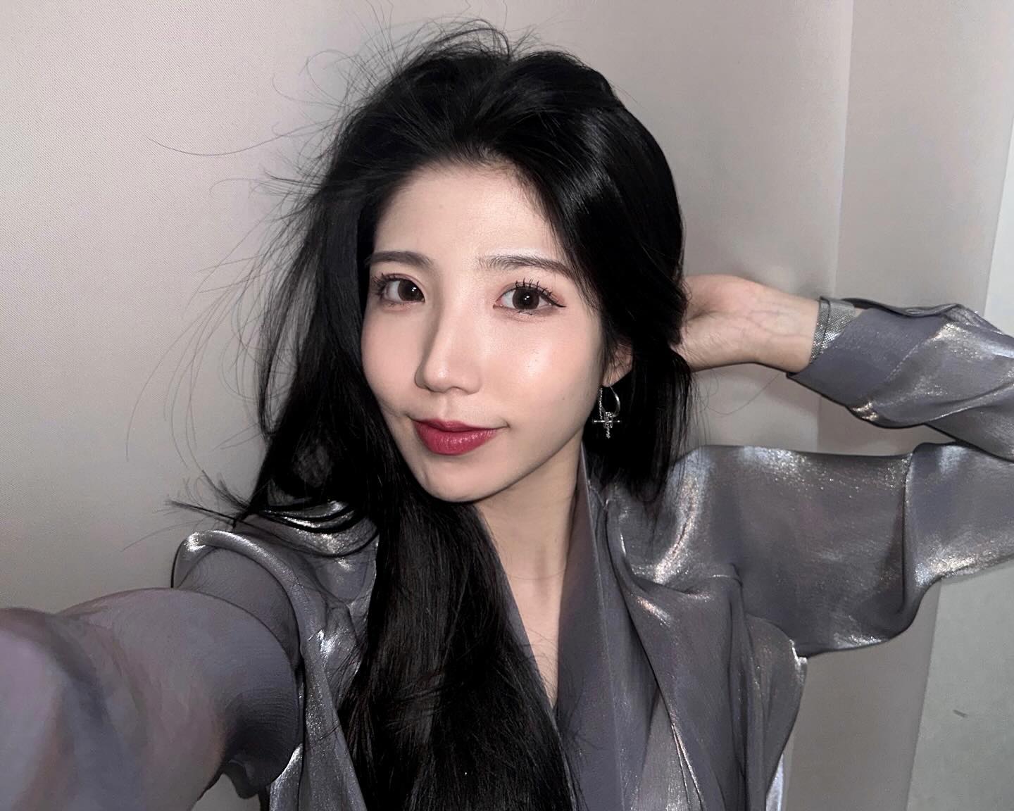 #광고 illelan_jewelry 

요 귀걸이 반짝반짝 넘 예뽀서 맨날 하구 다녀용 ʚ♡⃛ɞ
제가 지인짜 애정하는 #일레란느 제품인데
여기 브랜드가 악세사리 맛집인거 다들 아시져 ? 

디자인도 특색있고 착용감까지 편한데
투웨이로 연출할 수 있어서 더욱 맘에 들더라구요.

사진보다 실물이 더 고급진데 얼른 자랑하고 싶네요 ..
내 꿈은 #일레란느주얼리 백만개 모으기야 🥸